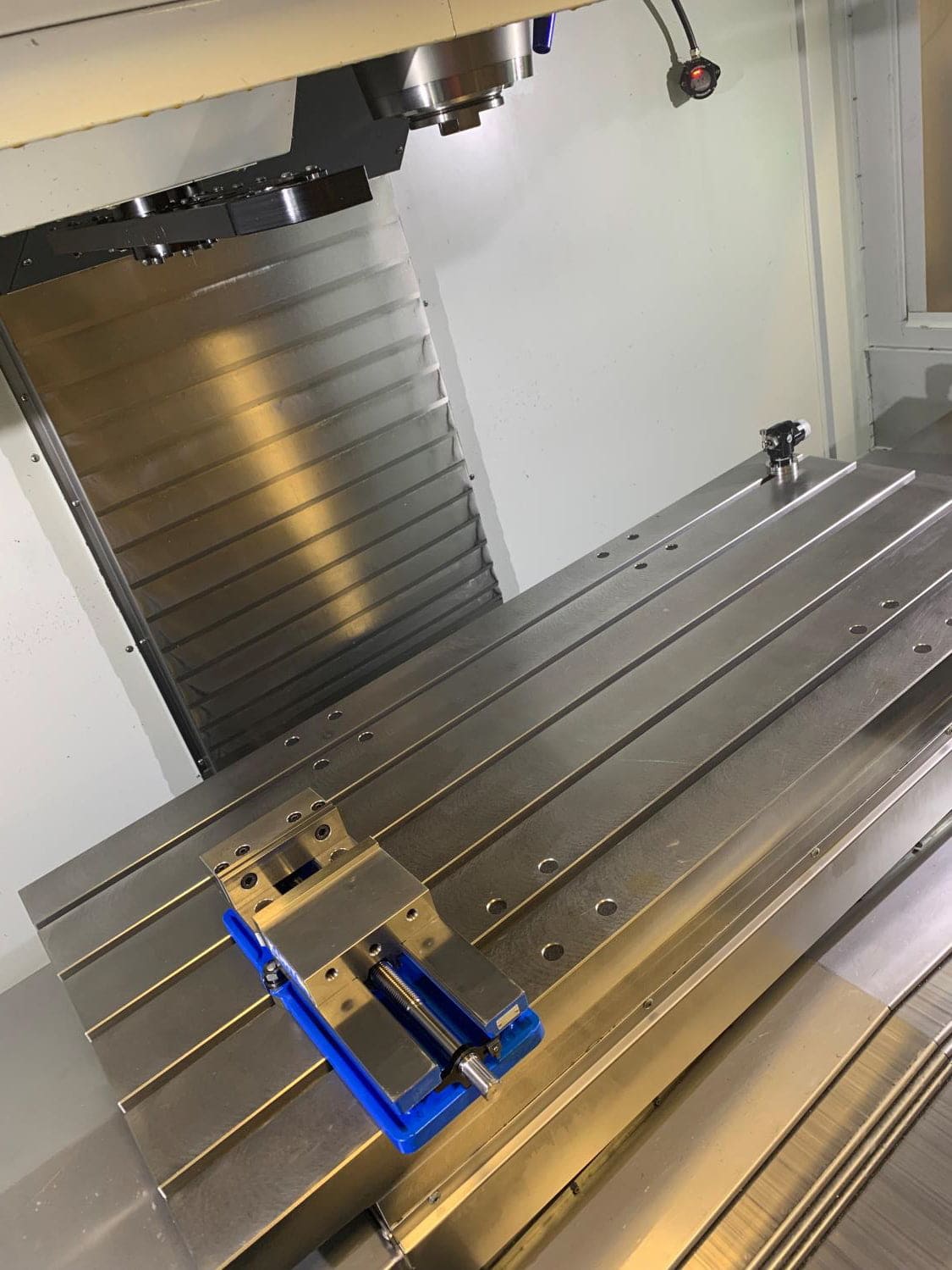 Haas VF-6/50 VMC, 2019- Clean, Low Hours, 50 Taper, HRT-310,WIPS,Chip Auger, 1,000PSI TSC, 4th Axis Ready, High Speed Machining, Stallion Trunnion, Available Tooling - Image 4