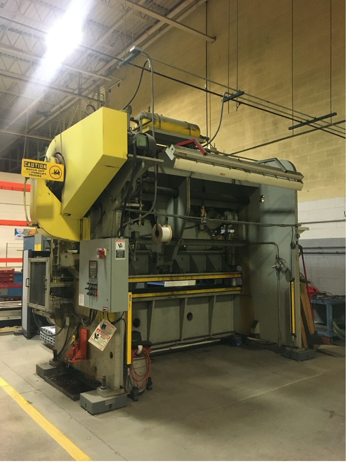 175 Ton Verson TA-910 Press - Tooling Included - Image 3