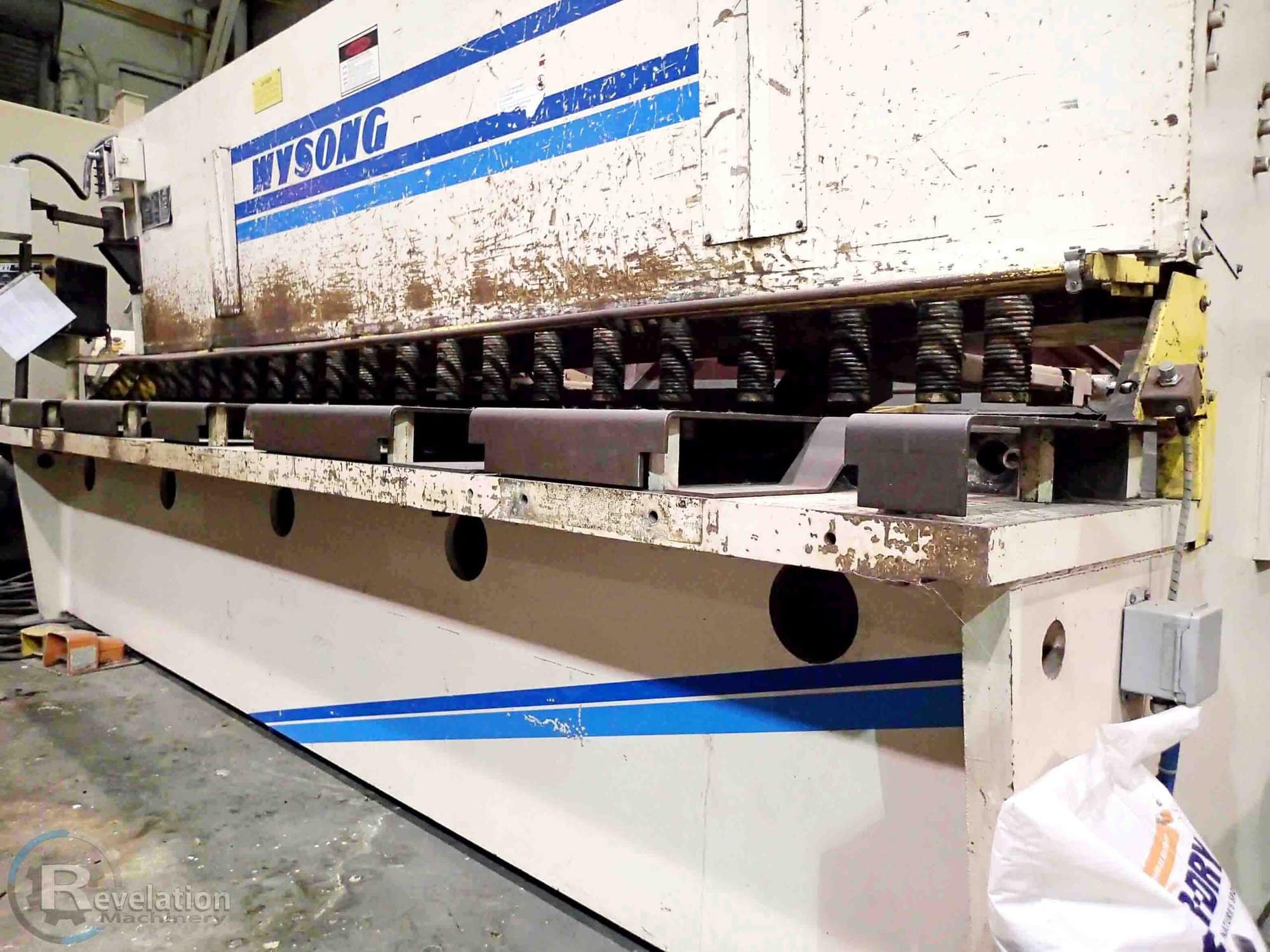 1/2" x 12' Wysong H-5012 Shear, 1995 - 3 Axis Backgauge, Power Table, Auto Conveyor Stack - Image 2