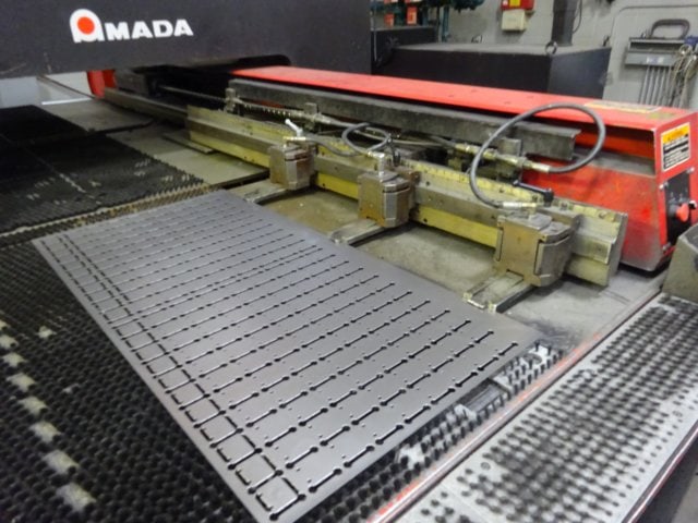 33 Ton Amada Vipros 358 King II CNC Turret Punch, 1999- Fanuc 18P CNC Control - Image 7