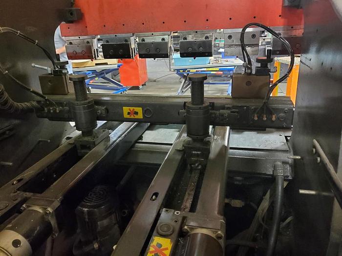 35 Ton X 4' Amada RG-35S CNC Press Brake, 1998 - NC9EX-II Control, (2) Finger Assemblies, Full Set of Punch Holders - Image 7