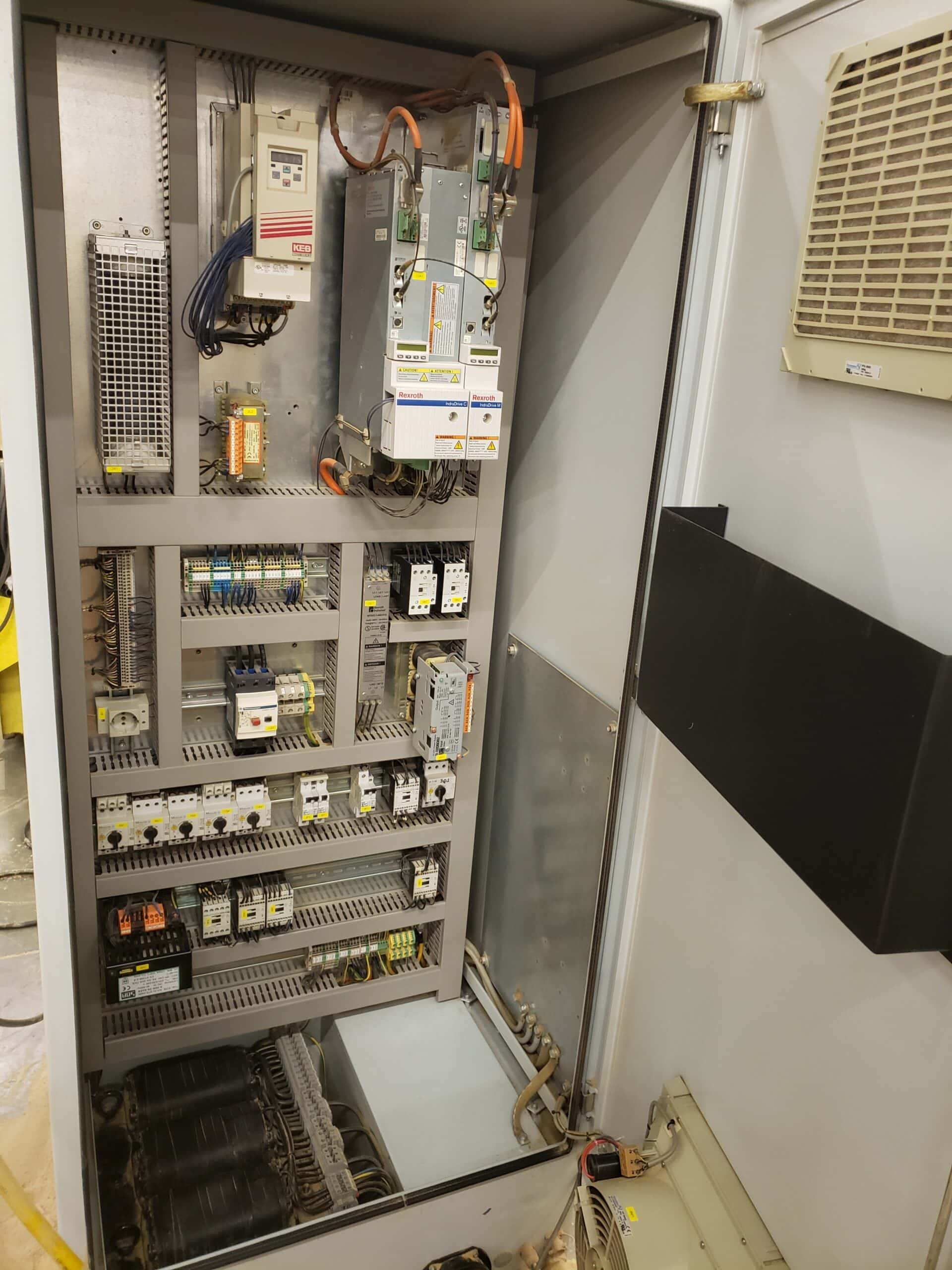 Weeke Venture 05S CNC Router, 2007 - Vacuum Pump, Scrap Conveyor, Handheld Pendant - Image 12