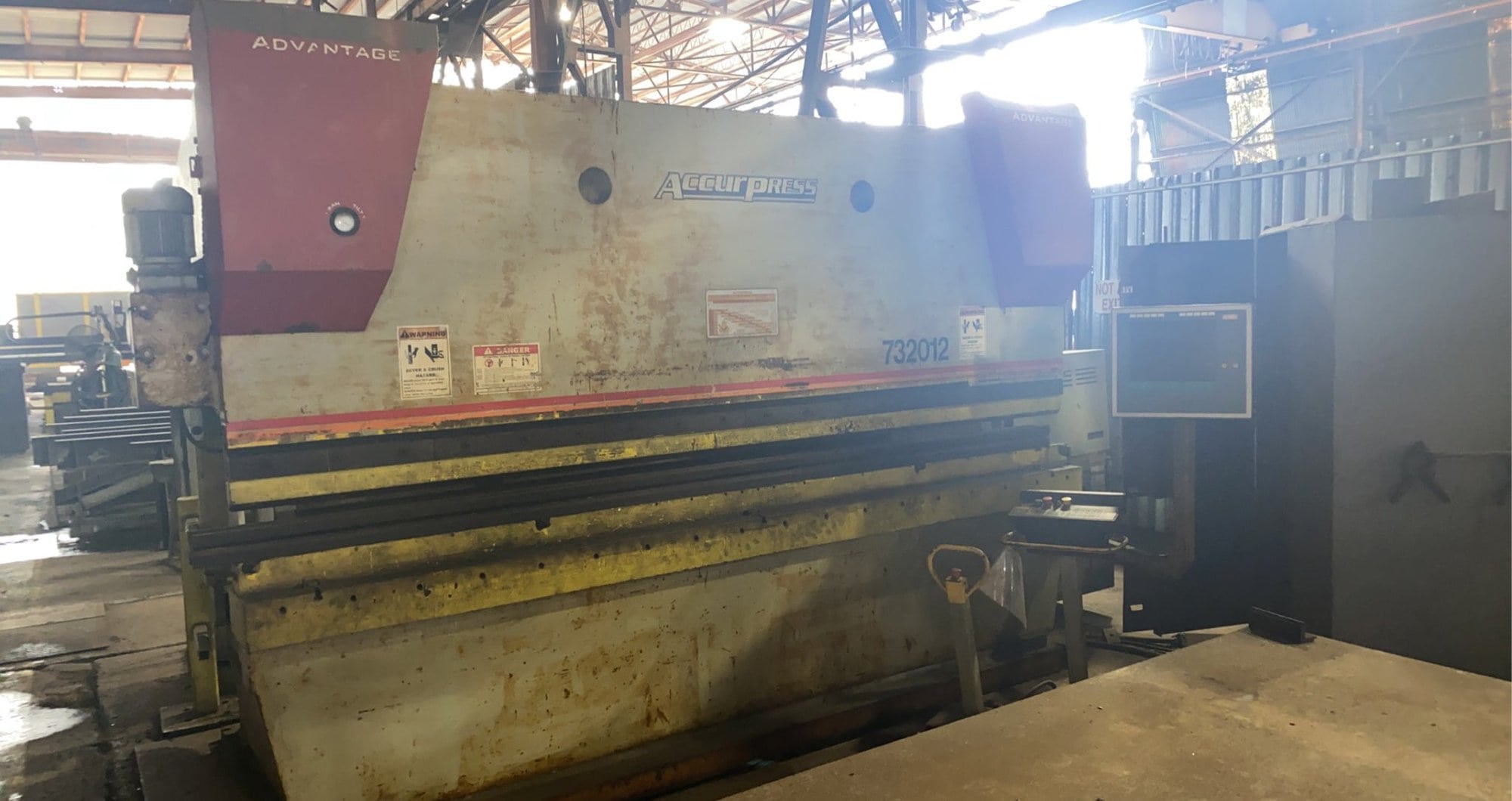 320 Ton x 12' Accurpress Advantage 732012 CNC Press Brake, 2007