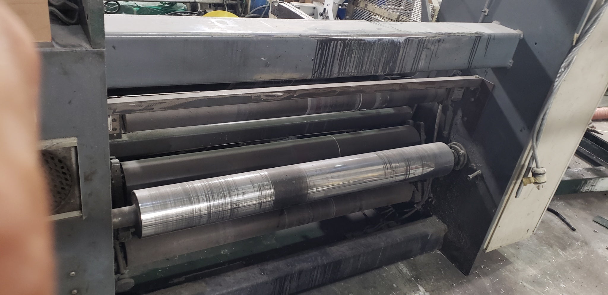 Used 54″ Wide Battenfeld Gloucester Surface Winder. Model 1021, New 1999. Has Autocut, 6″ Air Shafts