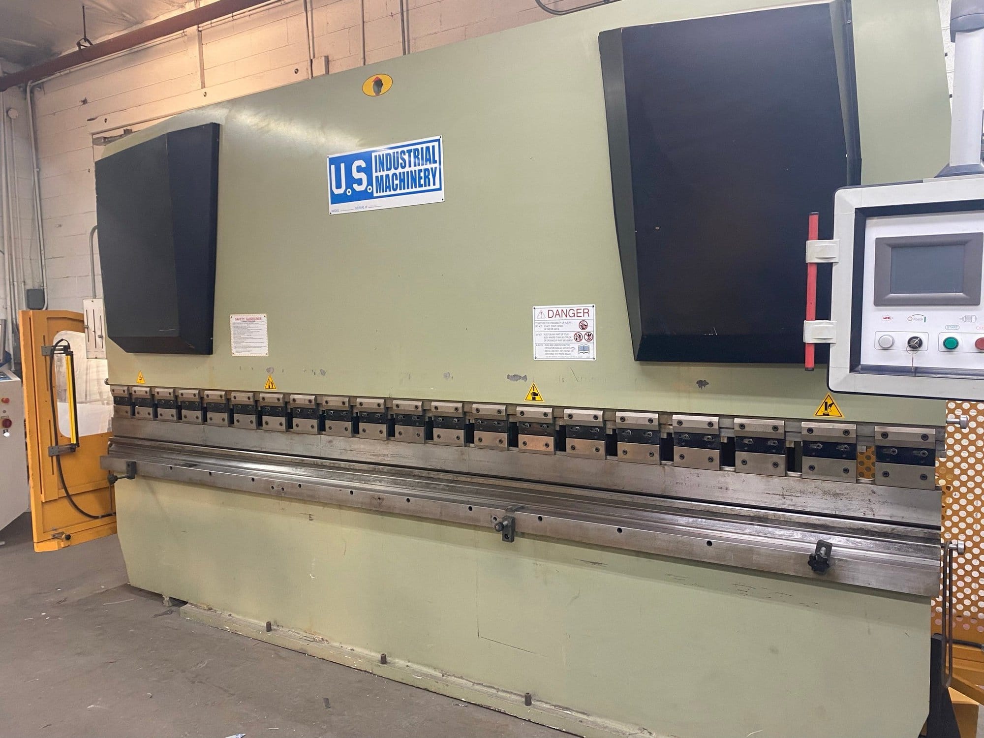 155 Ton X 13' US Industrial Machinery US 15513 CNC Press Brake, 2013 - Video Available W/ Tooling - Image 2