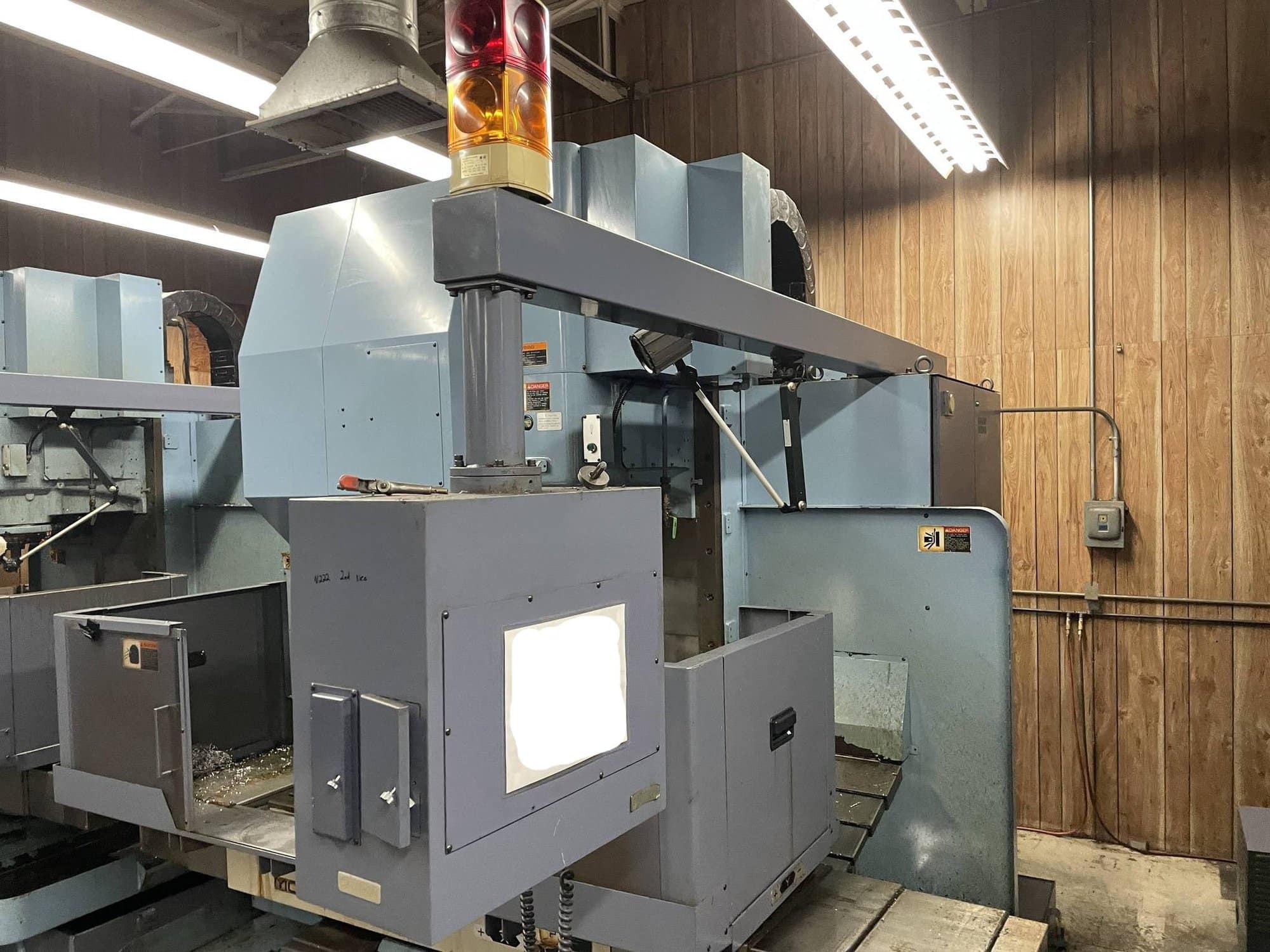 OKK MCV-460 Vertical Machining Center, 1998 - Image 2