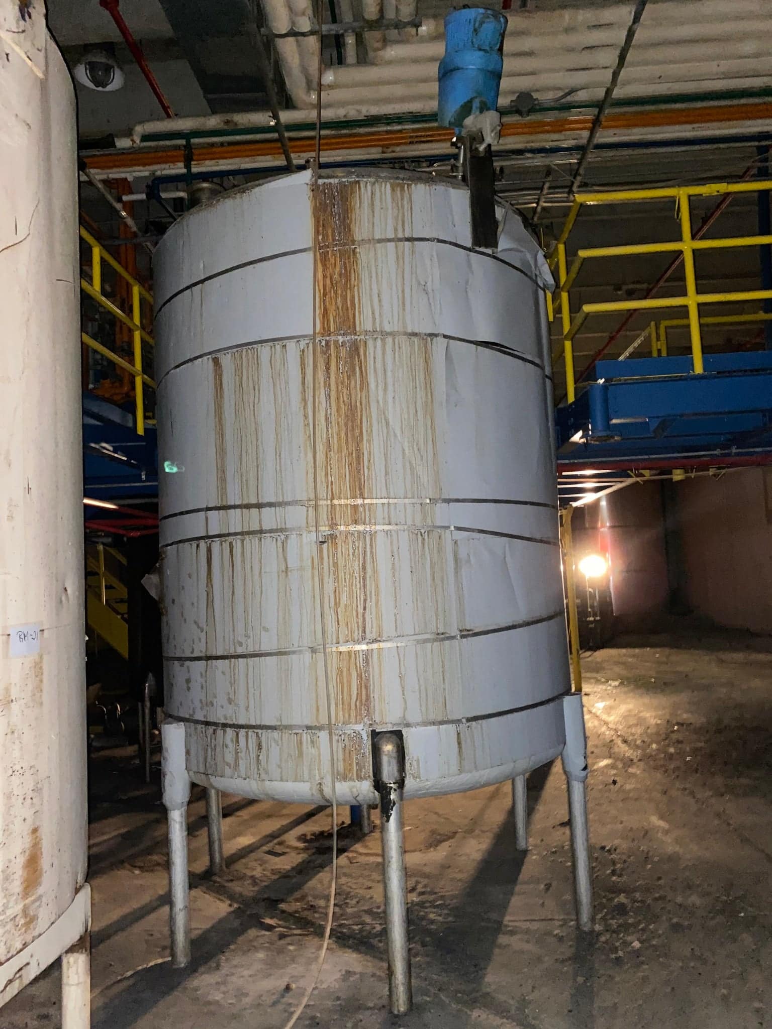 2500 Gallon Insulated Stainless Steel Tank w/Agitation, Measures 7'-6" diameter x 8'-6" straight side height