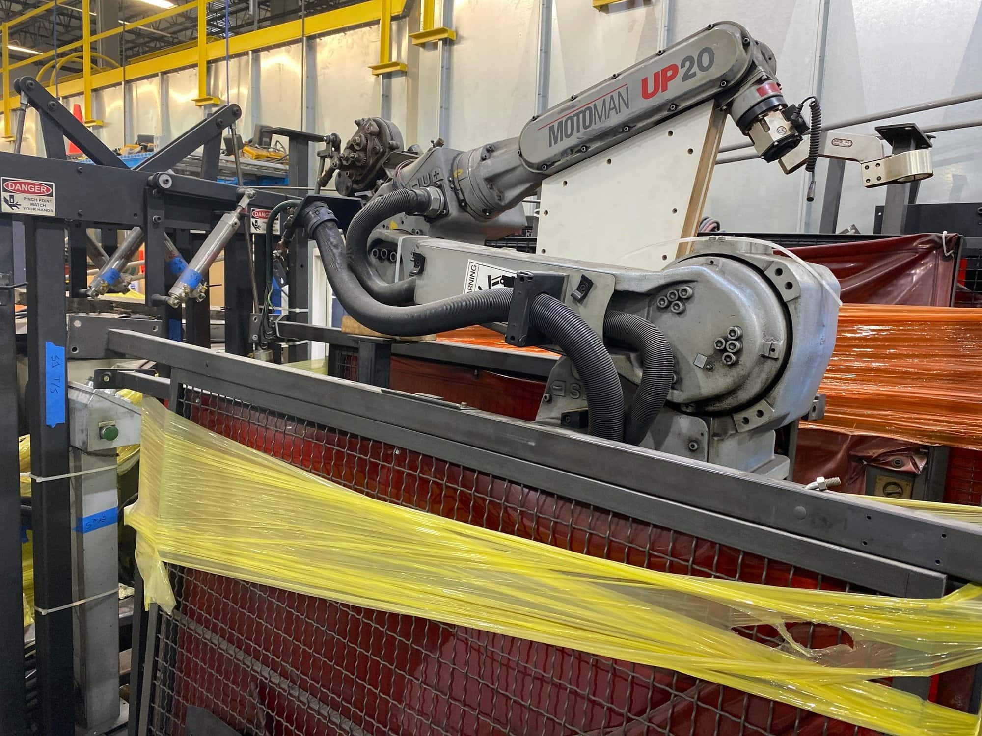 Yaskawa Motoman XRC ERCR-UP20-2B00 Robotic Welding Cell, 2000 - Image 6