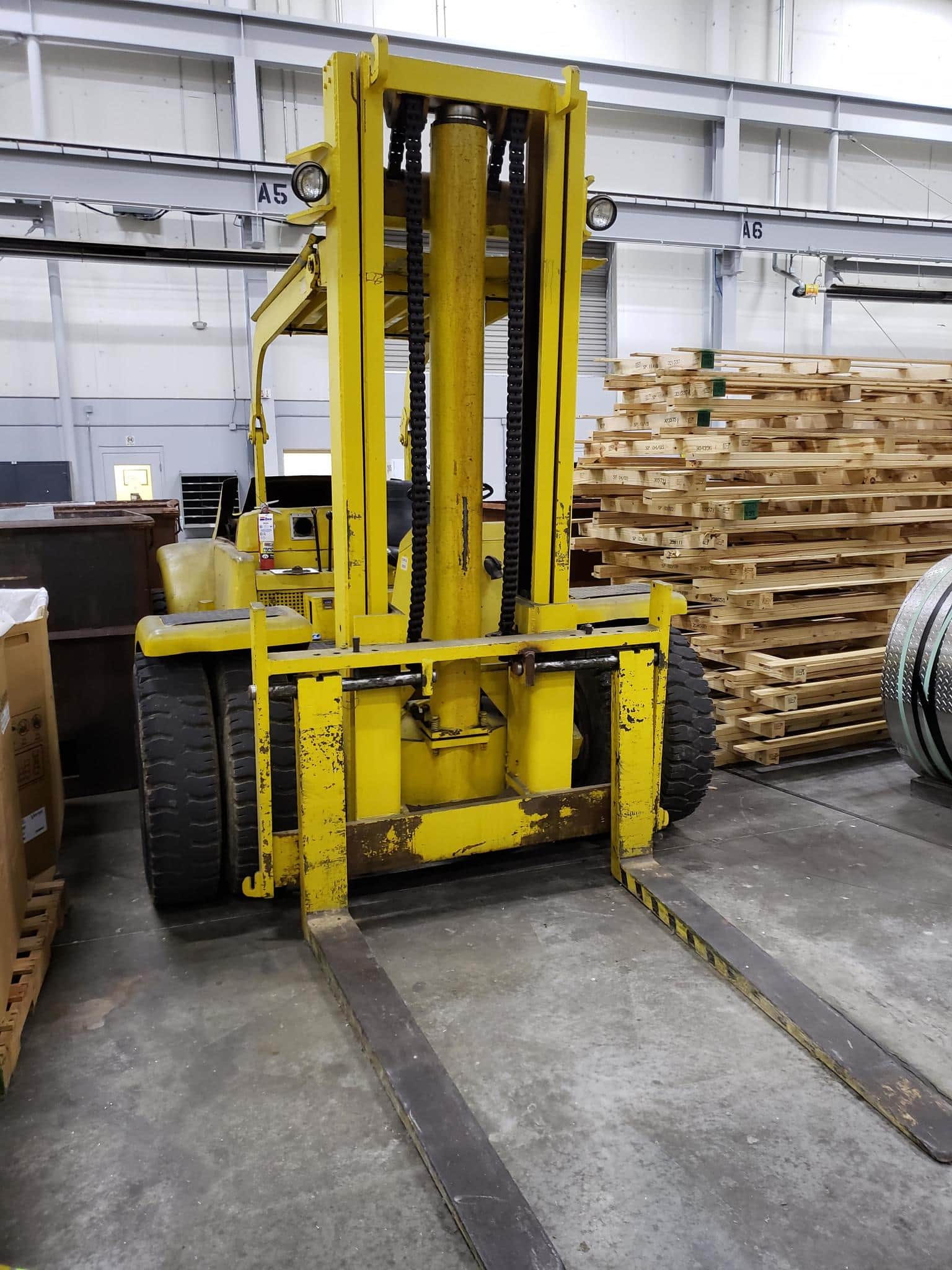 20,000 LB Capacity Hyster TC200 Forklift