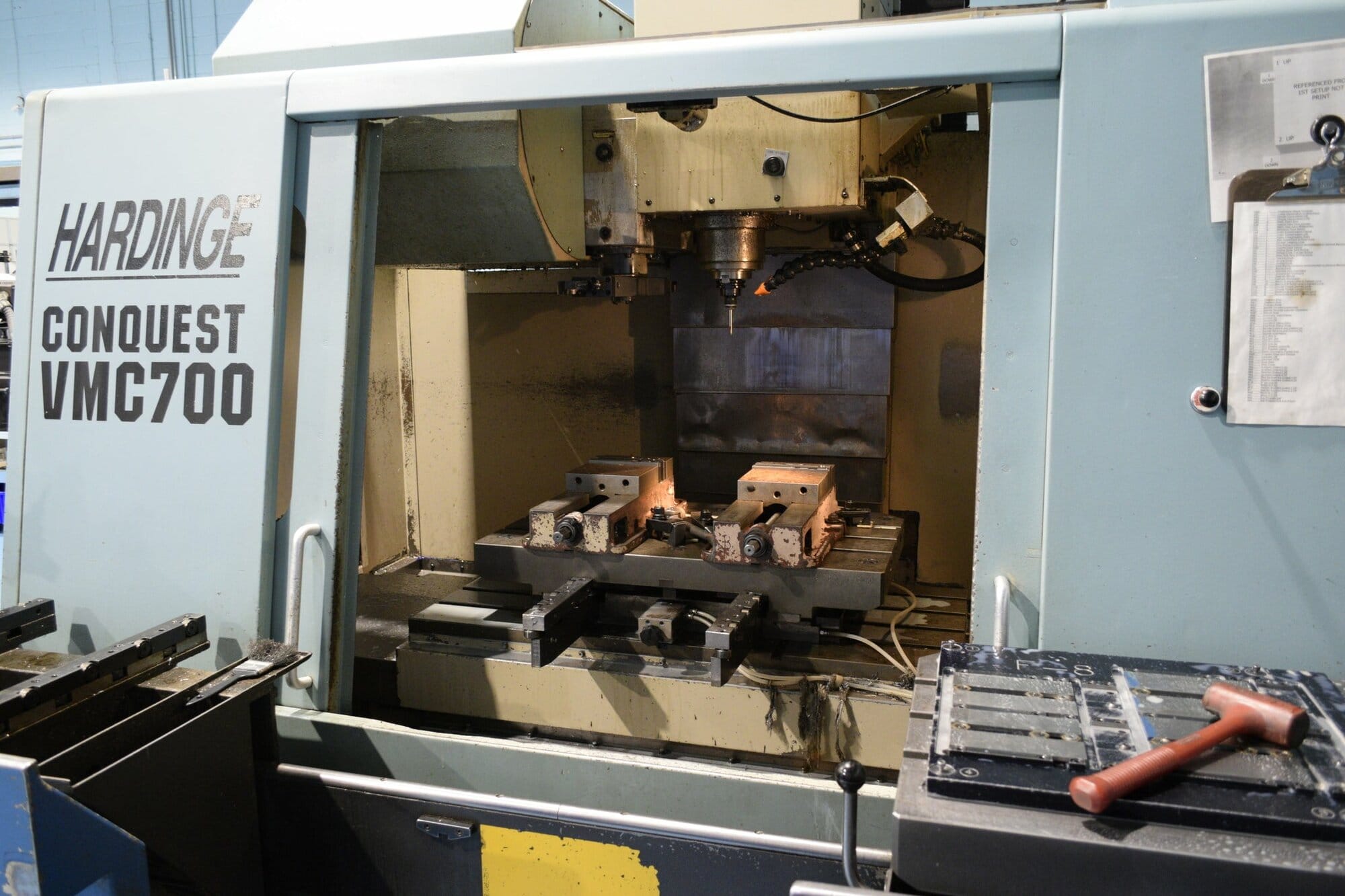 Hardinge Conquest VMC-700 VMC, 1995-Pallet System,Chip Conveyor, 4th Axis Wired - Image 4