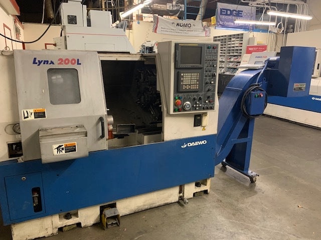 Doosan / Daewoo Lynx 200 LC CNC Lathe, 2000 - Parts Catcher, SMW Spacesaver Barfeed