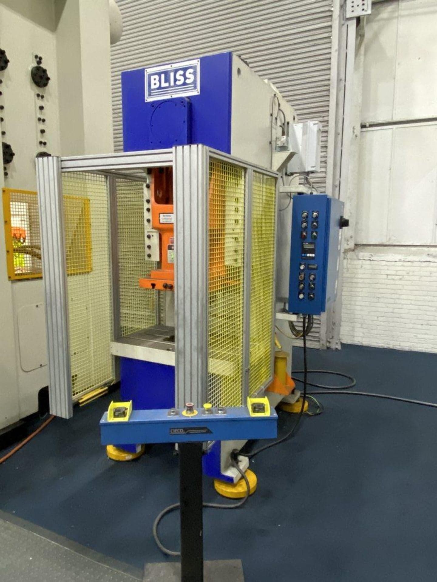 88 Ton Bliss C1-80H High Speed Gap Frame Press, 2017 - Light Curtains