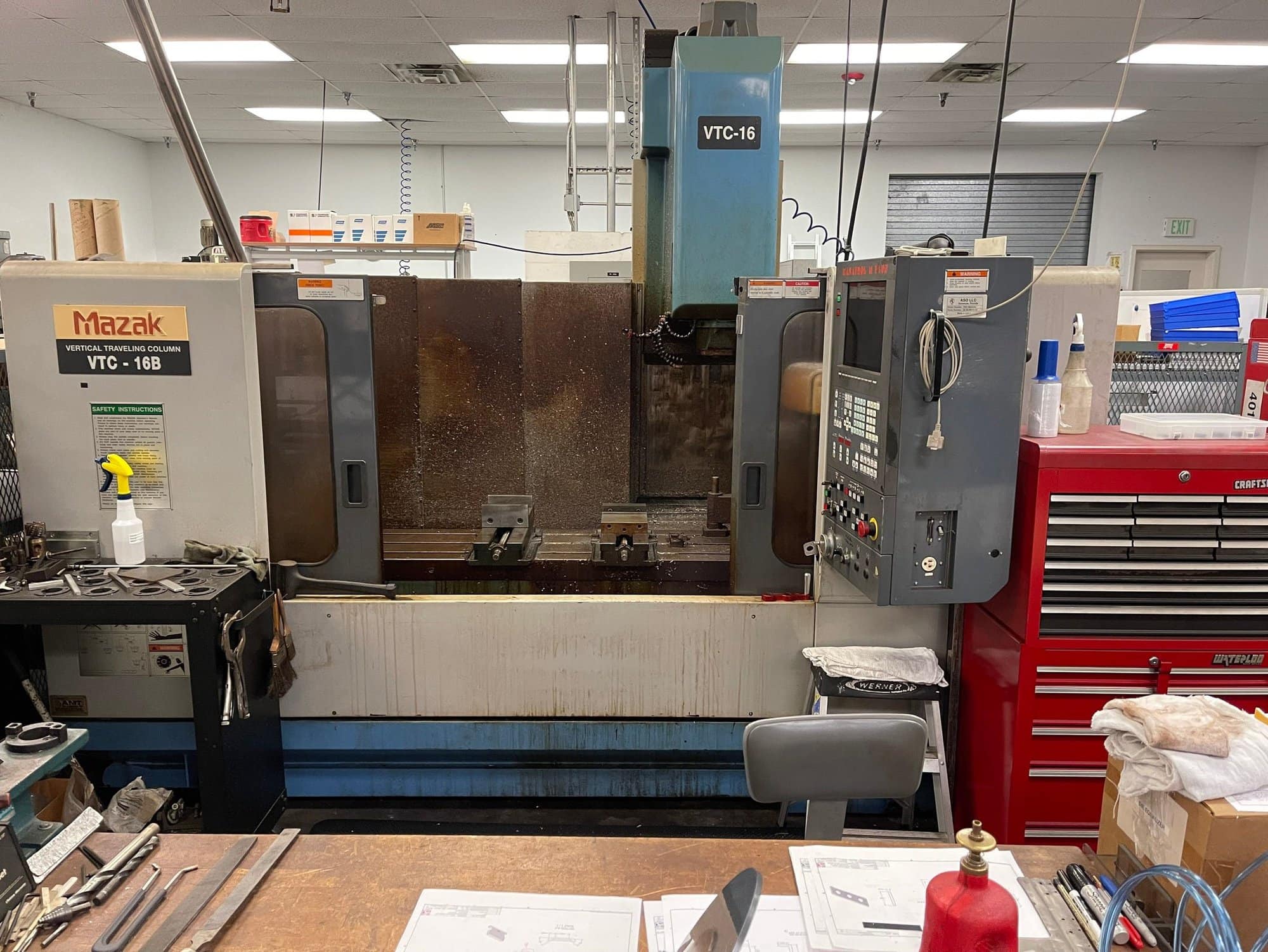 Mazak VTC-16B VMC, 1996 - Mazatrol M-Plus Control, Chip Conveyor