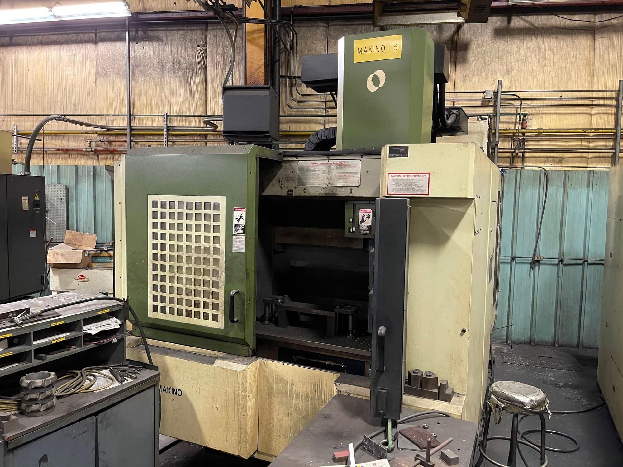 Makino V55-A25 CNC VMC, 1998