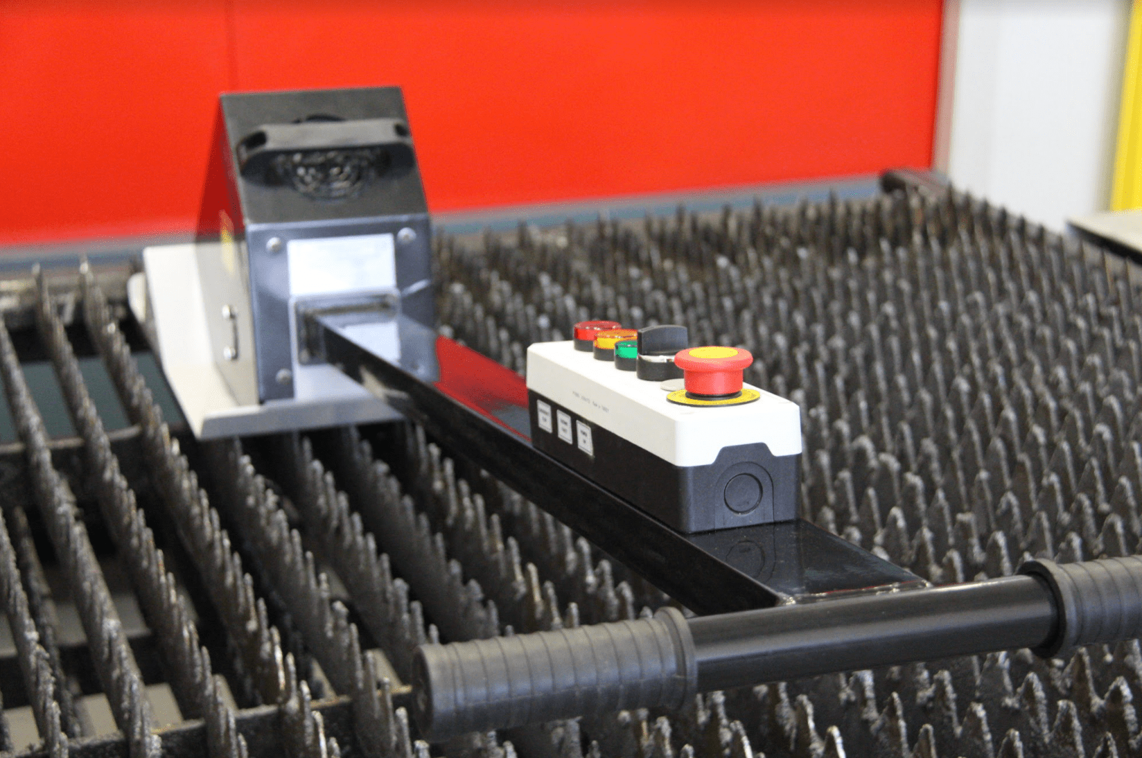 AM4 Slat Cleaner, 2021 - Equipped with Rockwell Cutters for Laser Table Slag Removal - Image 2