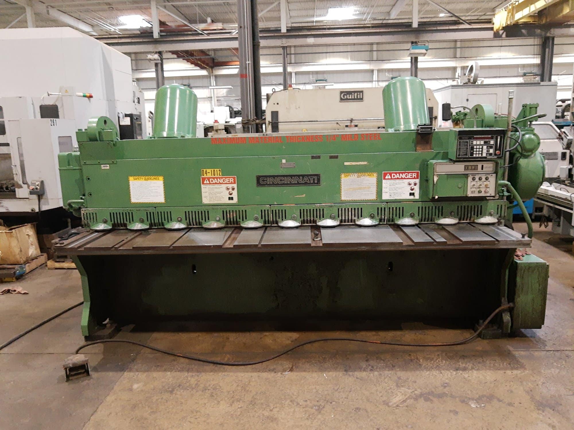 1/4" x 10' Cincinnati 2CC10 Shear, 1984 - Squaring Arm and Backgauge Included
