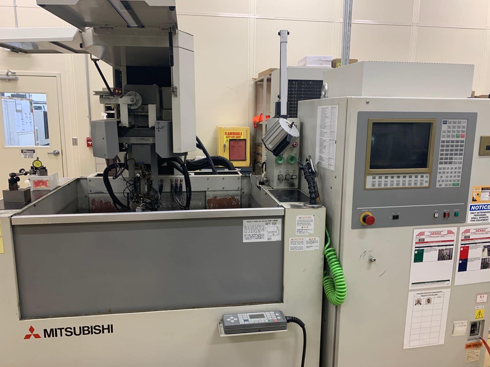 Mitsubishi FX-20 Wire EDM, 1997- Auto Threading