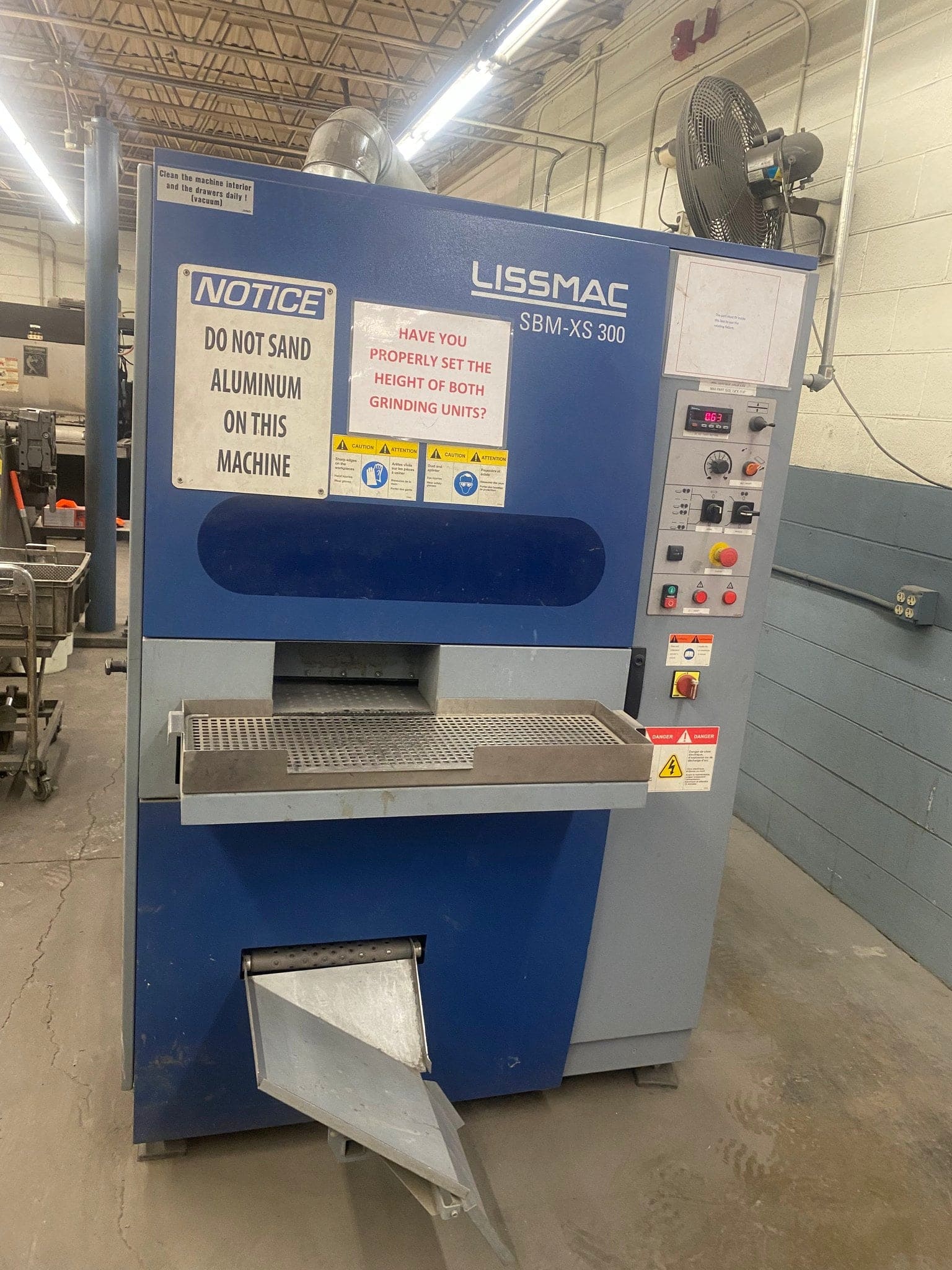 Lissmac SBM-XS 300 G1E1 Deburring Machine, 2017- Edge Rounder With Vacuum Table and Dust Collector