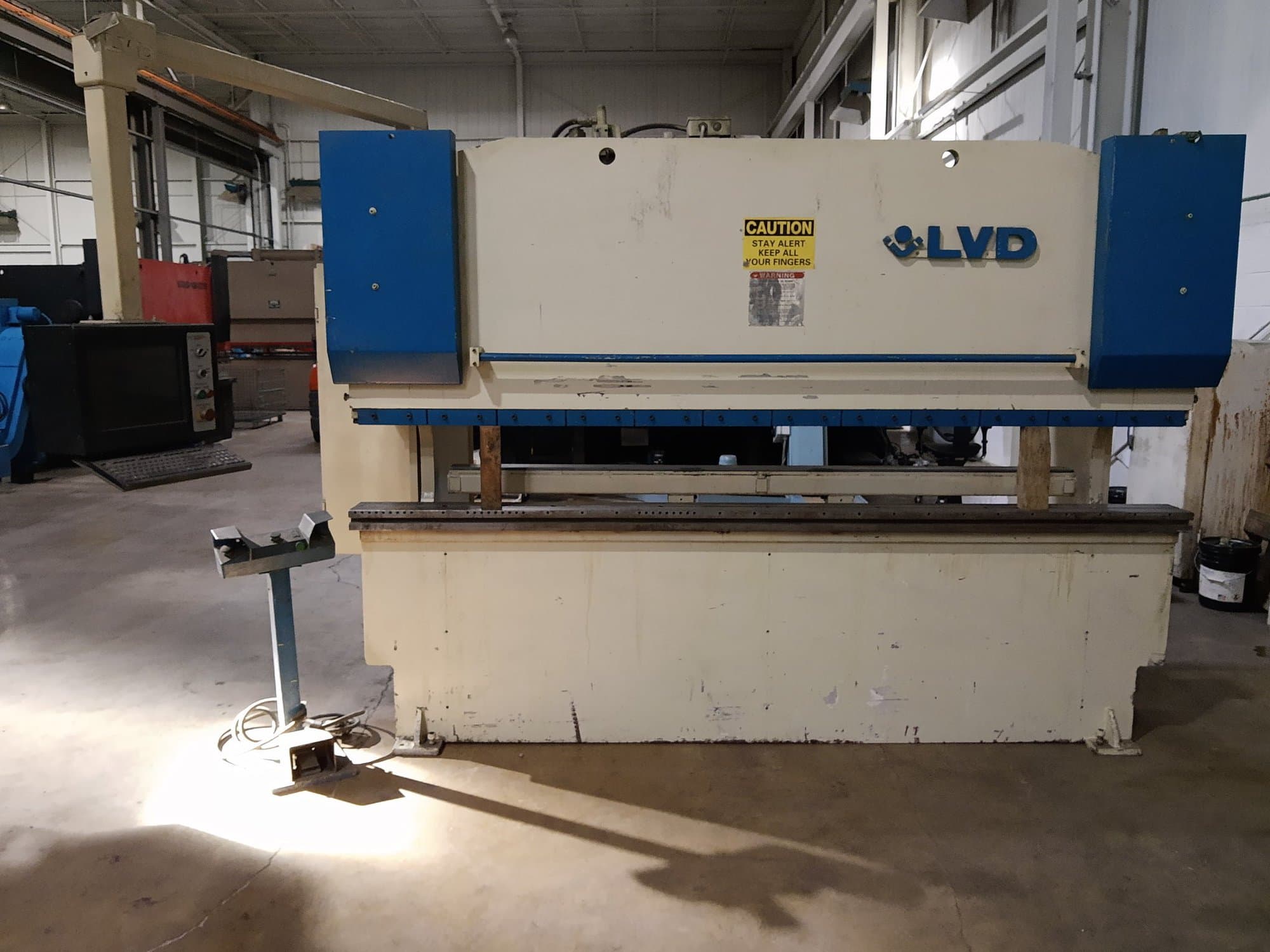 110 Ton x 10' LVD 110/10 PPINC85N CNC Press Brake, 1993- 4-Axis CNC (Y1, Y2, X, R)