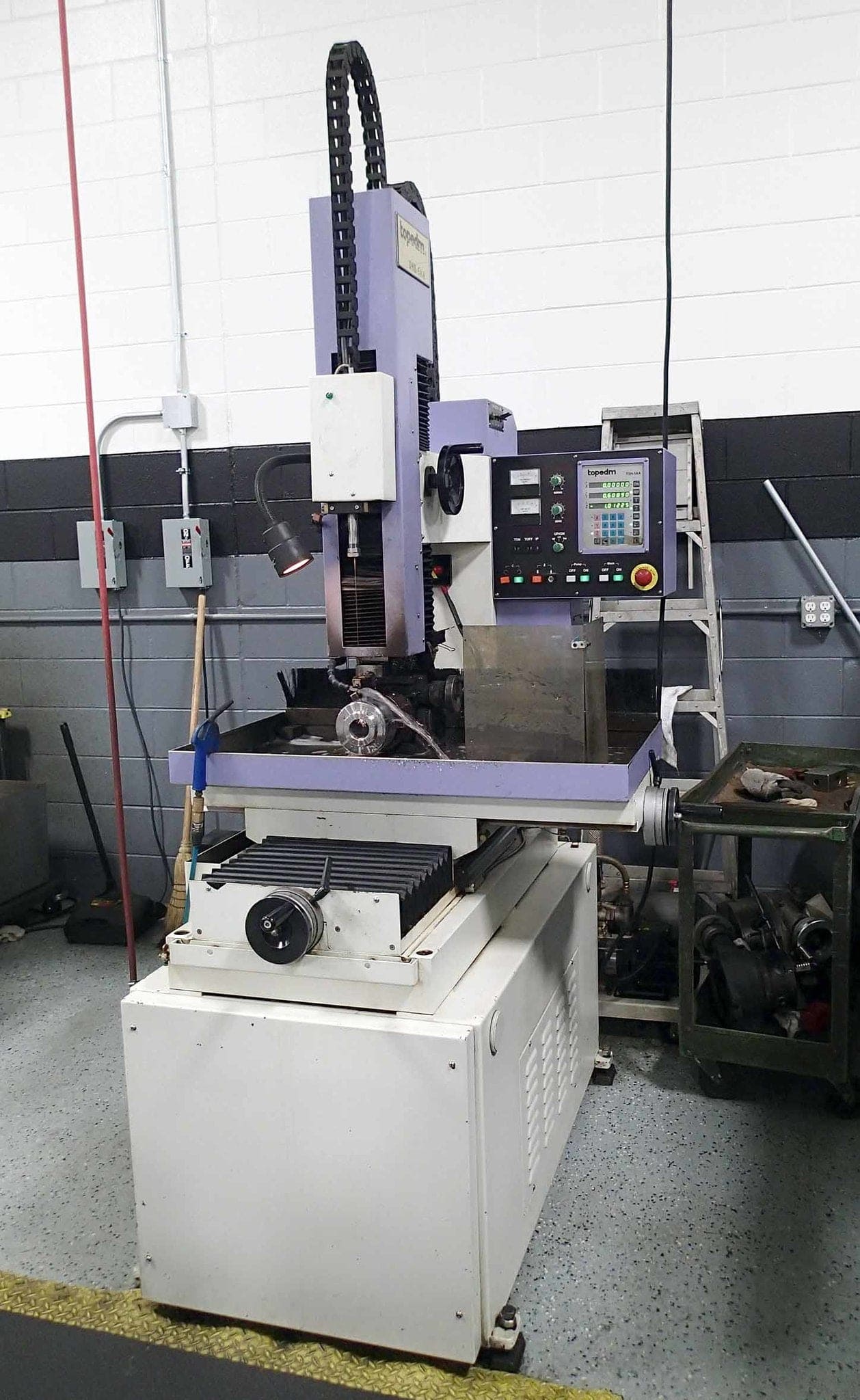 Top EDM TSH-5AA Spark Erosion Hole Popper EDM, 2006- 25 Amp, DRO