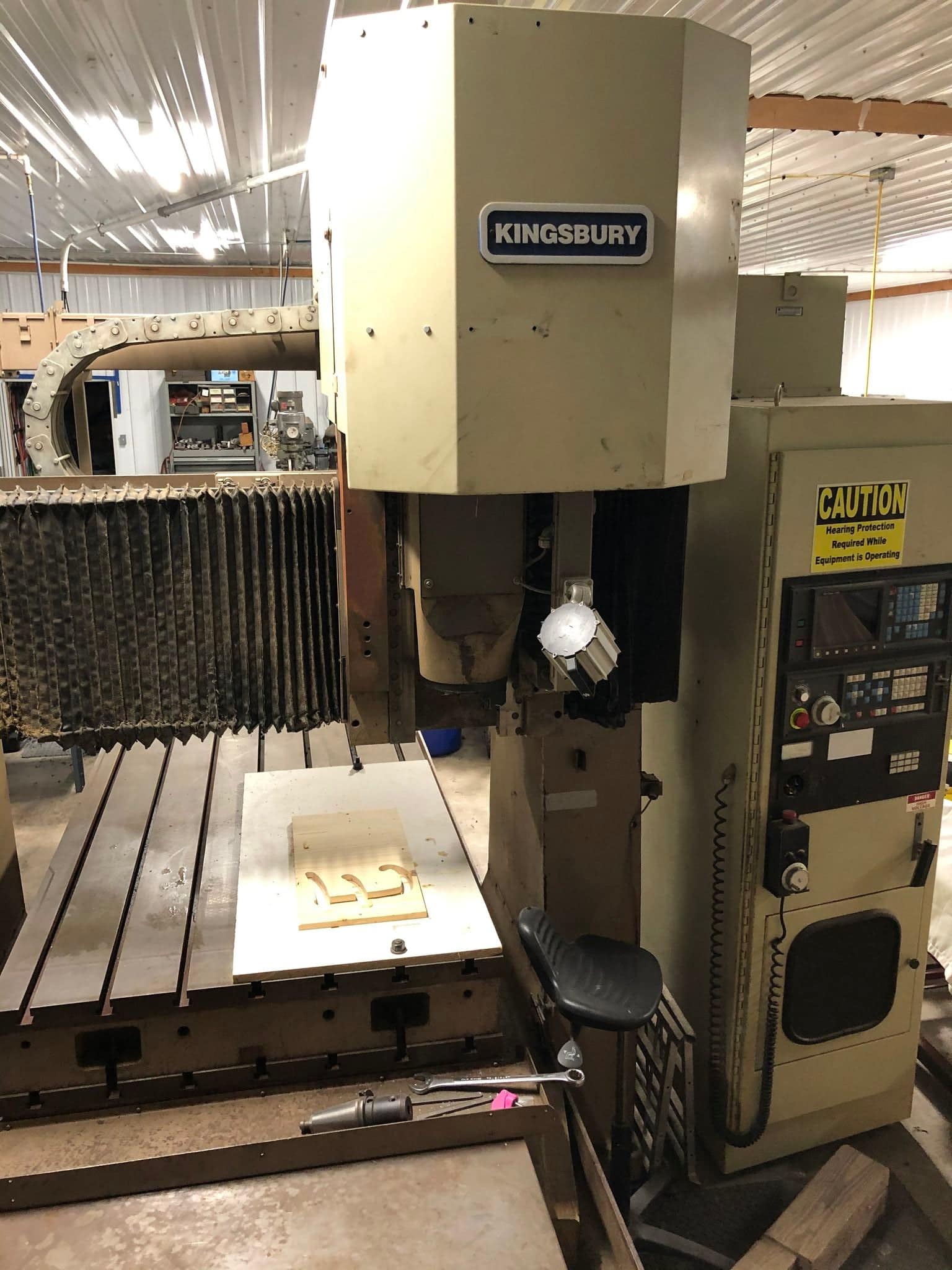 Kingsbury VMC 960 Bridge Type, 1991 - CAT 50, 8" Table Riser