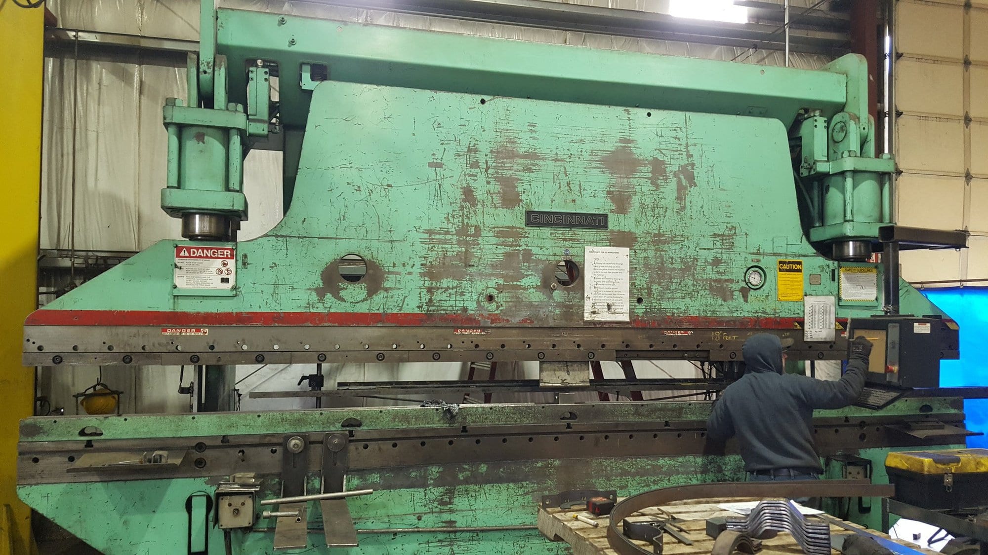 230 Ton x 18' Cincinnati CNC Press Brake - Upgraded PC Control