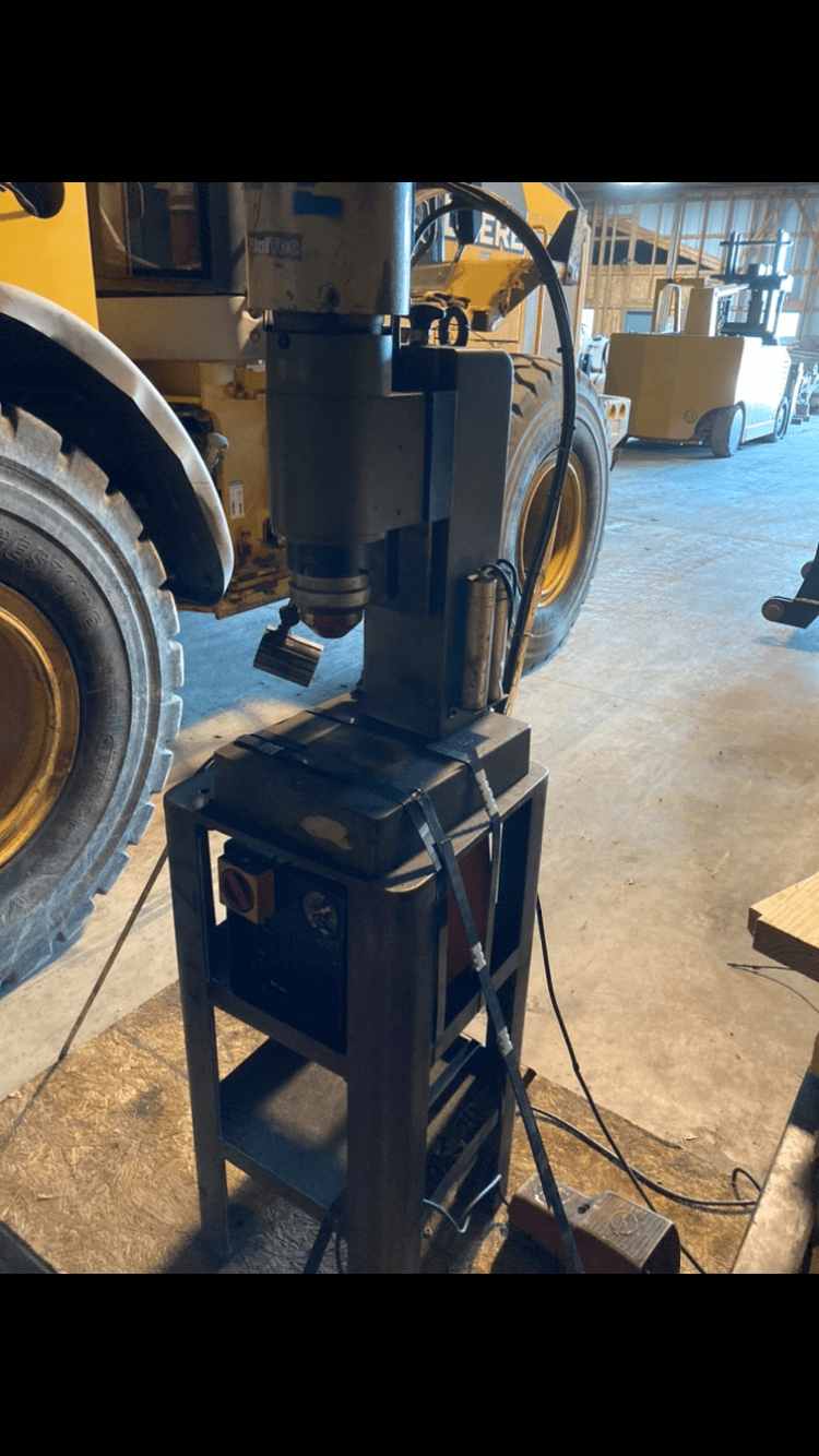 Bracker Radial RN 180 Orbital Riveting Machine - Image 5