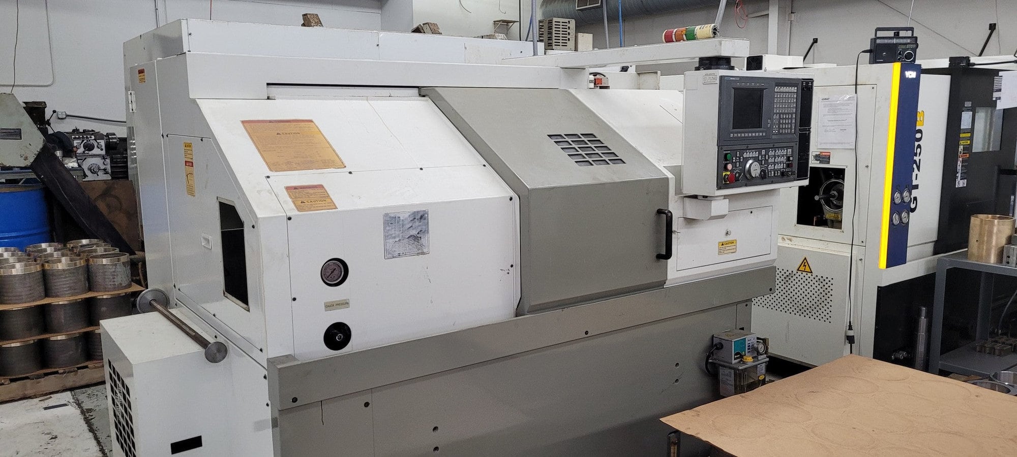 Okuma ES-L10 CNC Lathe, 2004 - 12 Tool Turret, USB, Conveyor, Tailstock
