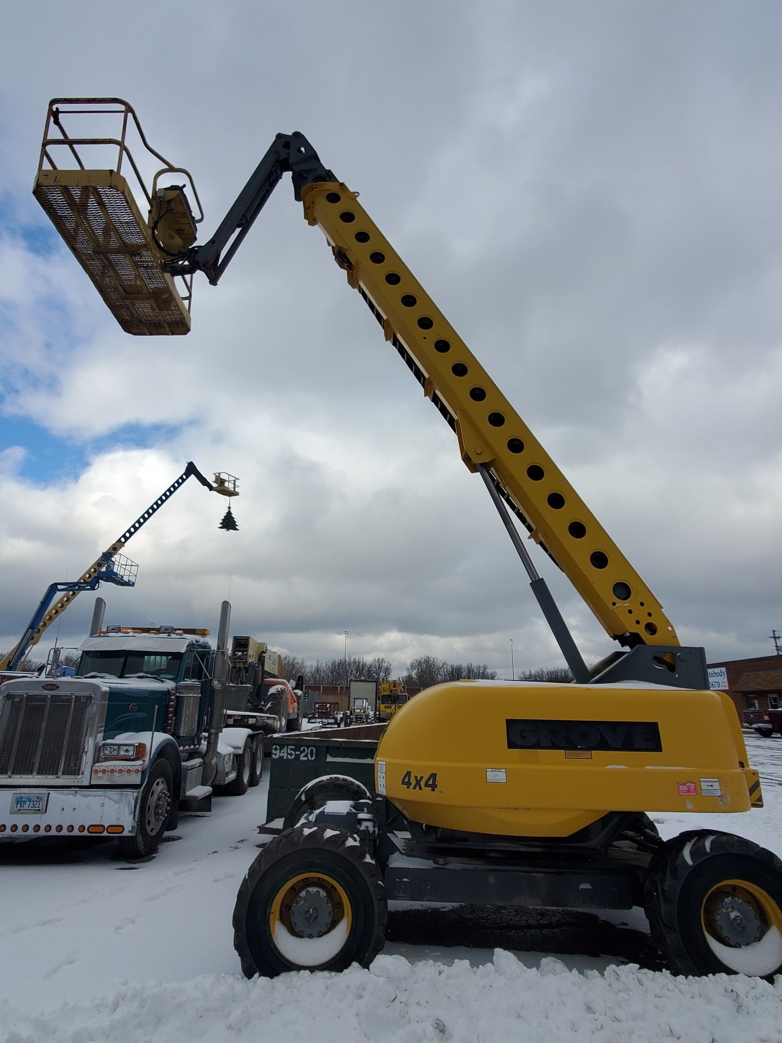 Grove Model T65J Manlift, 2000