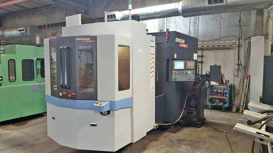 Doosan HC-400 HMC, 2008 - Thru Spindle Coolant, (2) Tombstones, Fanuc 21i-MB Control