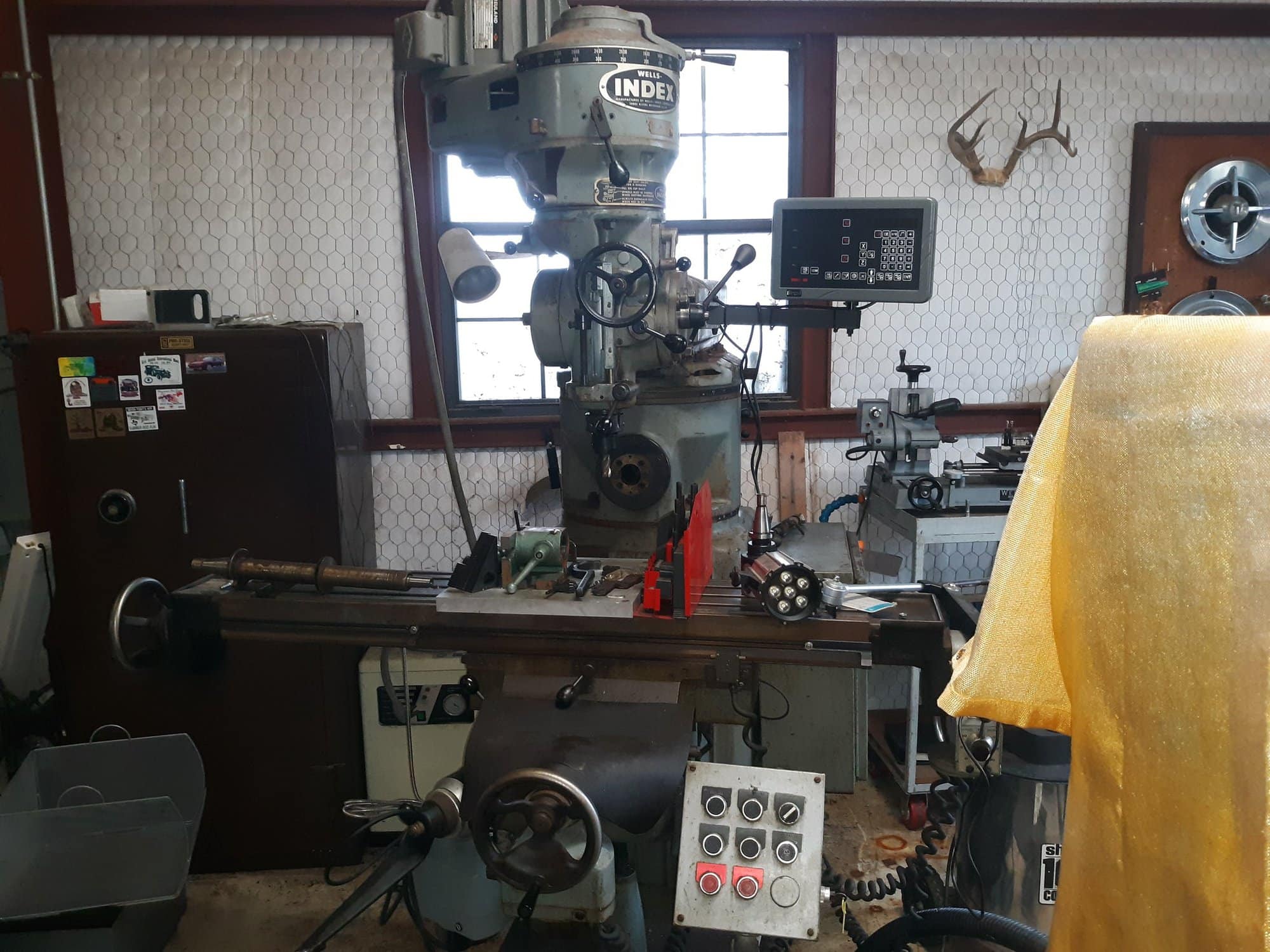 Wells Index Model 860 Horizontal/Vertical Milling Machine, DRO - Includes Lots of Tooling