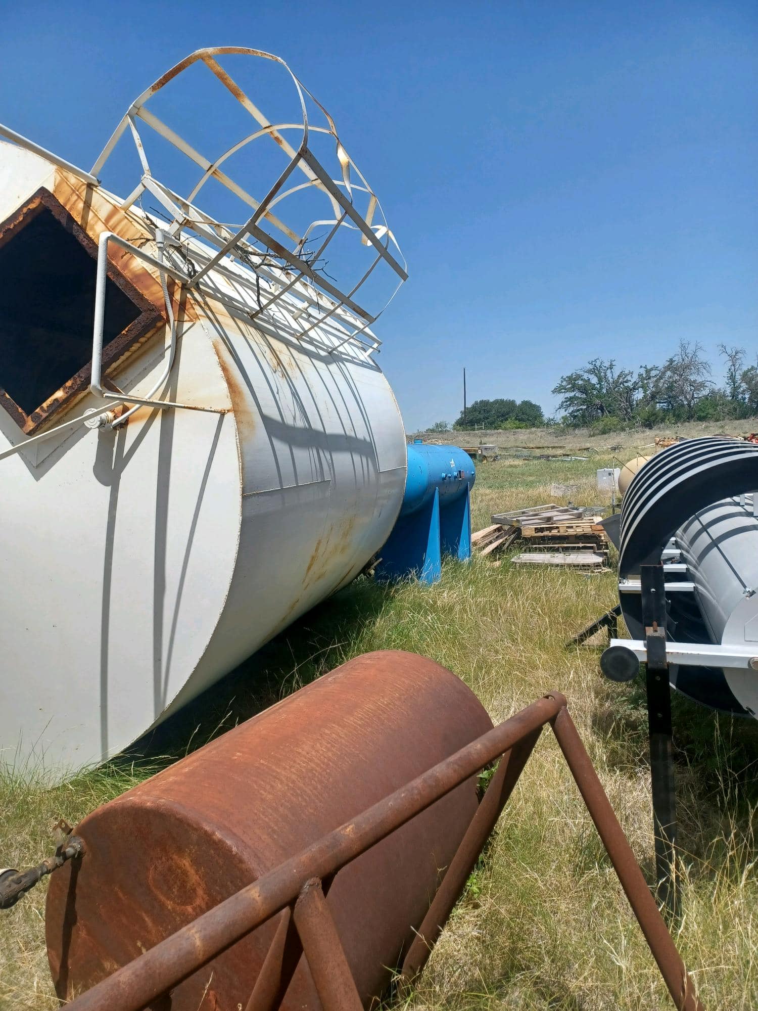 12000 Gallon Vertical Carbon Steel Tank - Image 5