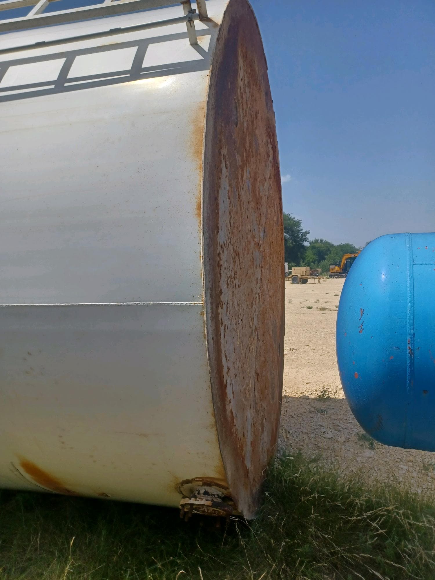 12000 Gallon Vertical Carbon Steel Tank - Image 4
