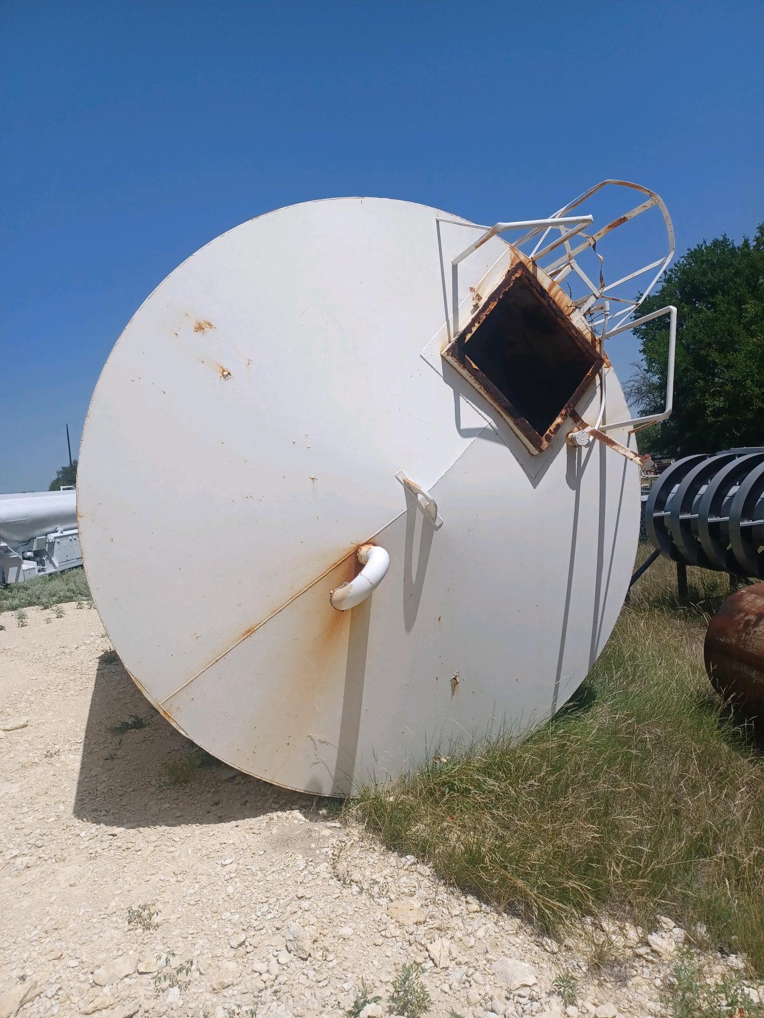 12000 Gallon Vertical Carbon Steel Tank - Image 3