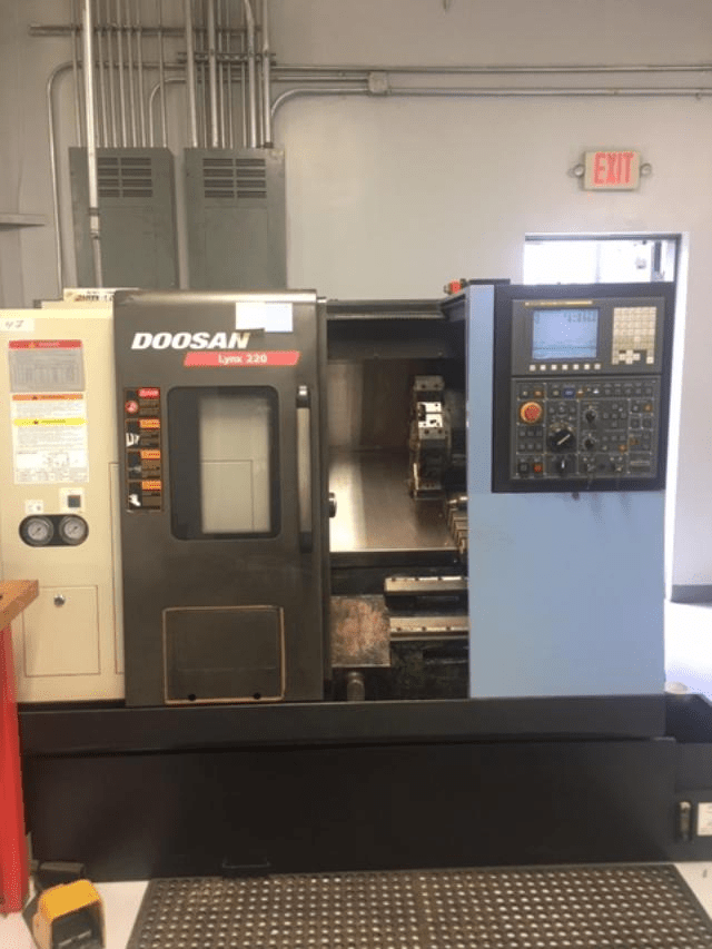 Doosan Lynx 220A CNC Lathe, 2011 - Tailstock