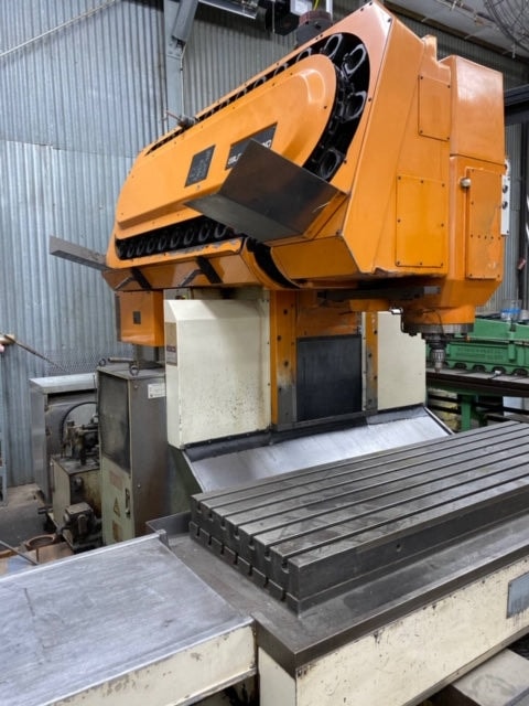 Leblond Makino FNC 156 Vertical Machining Center - Image 3