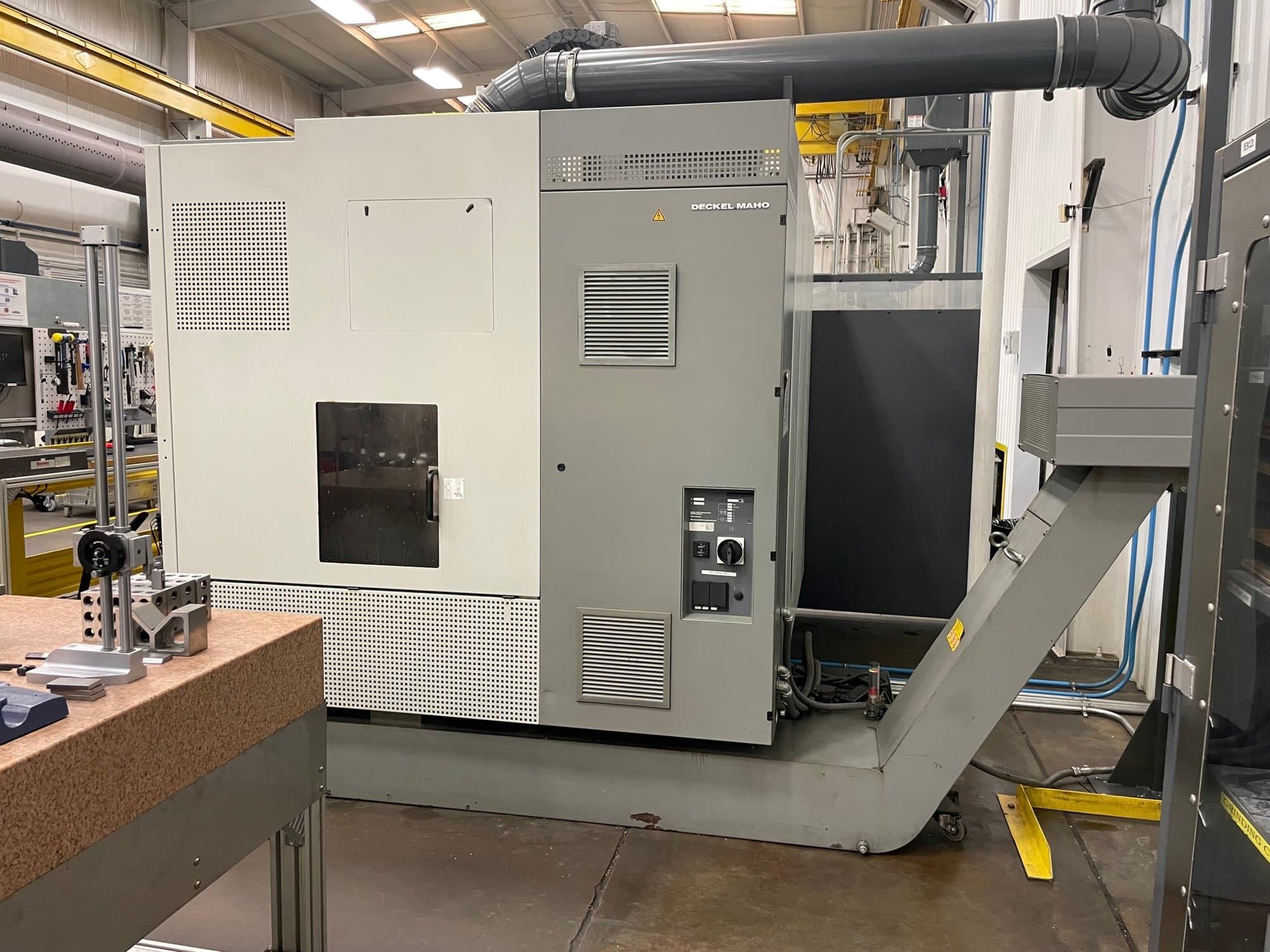 Deckel Maho DMC 64V VMC, 2003- Chip Conveyor, 4th Axis Wired - Image 9