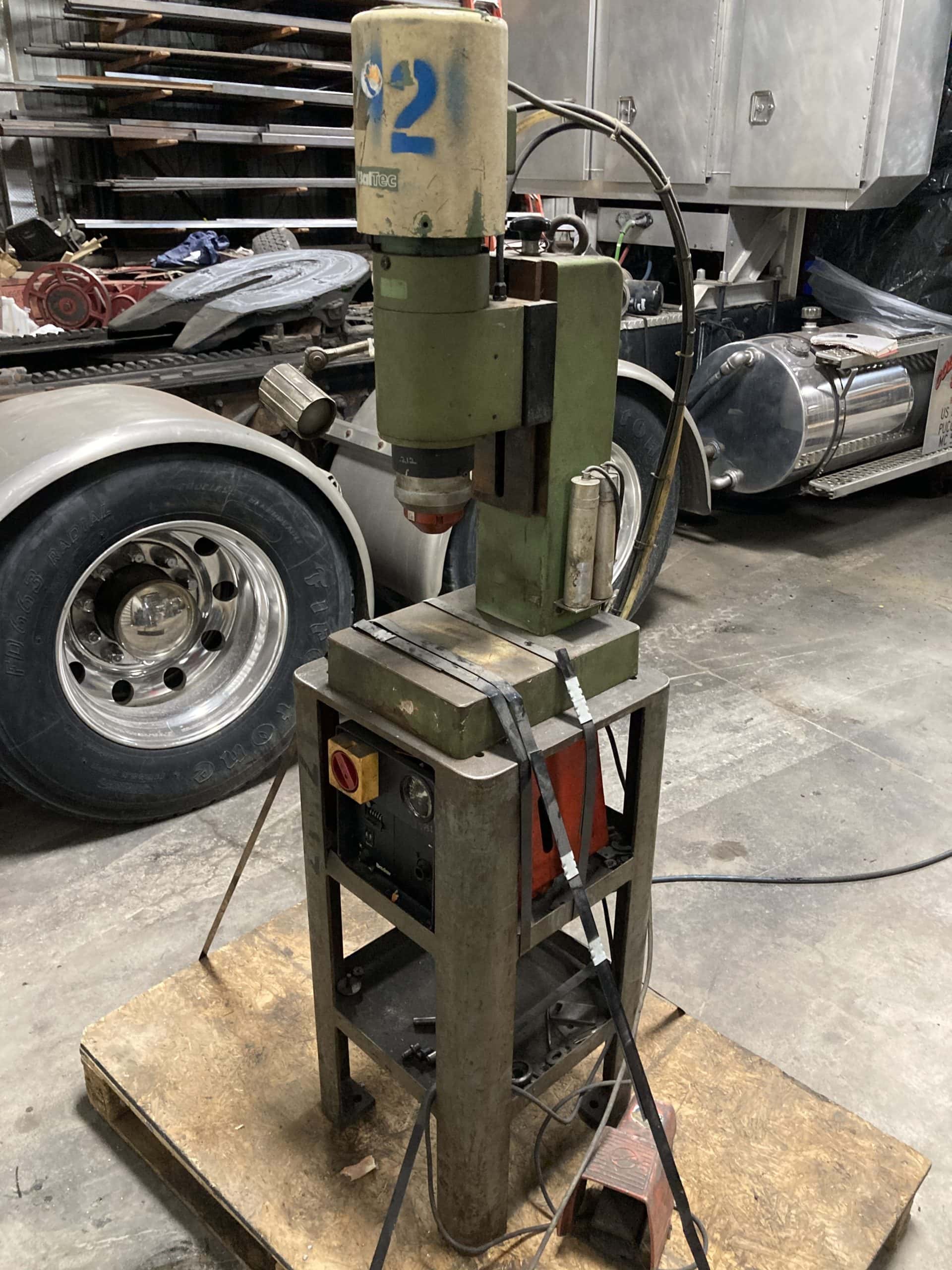 Bracker Radial RN 180 Orbital Riveting Machine - Image 4