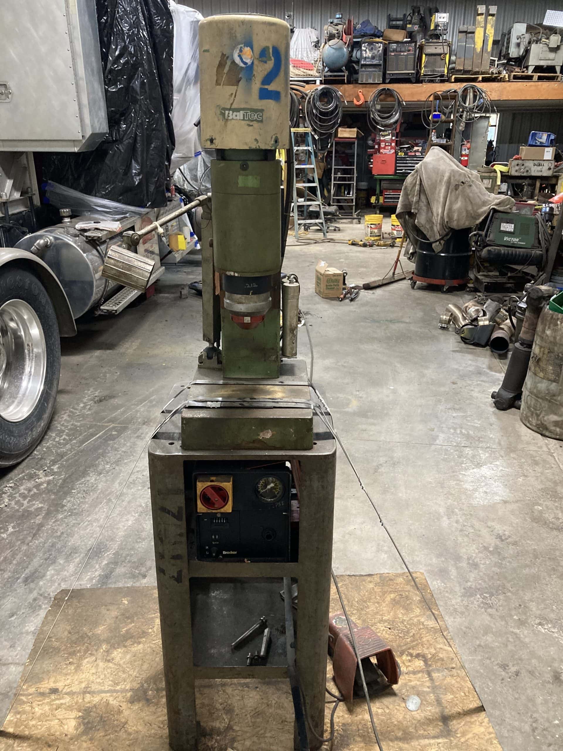 Bracker Radial RN 180 Orbital Riveting Machine