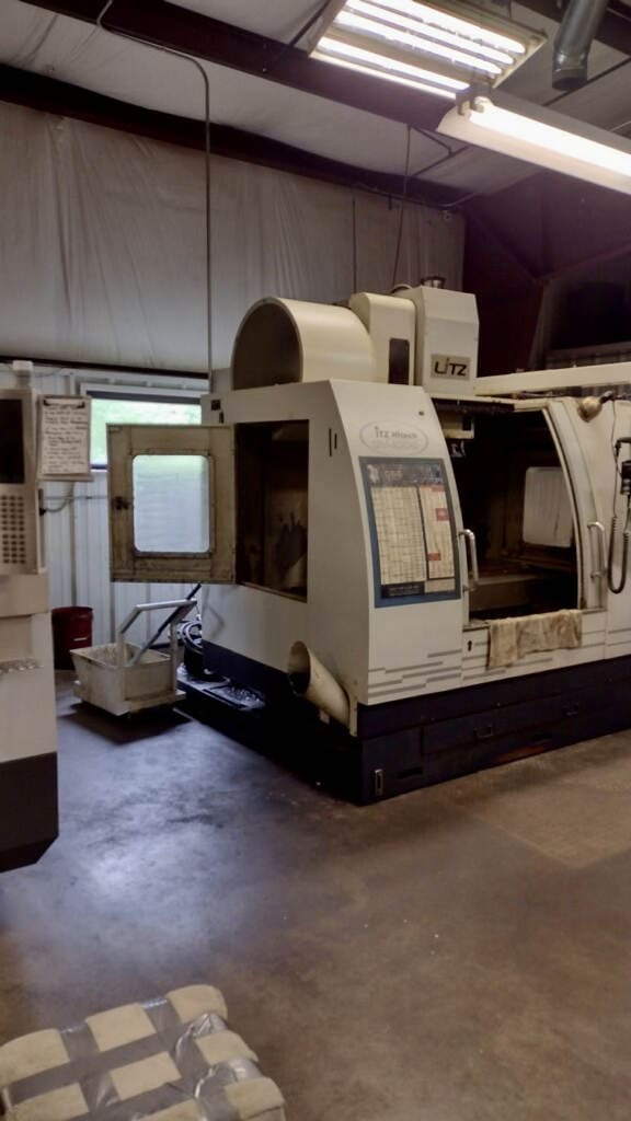 Litz HiTech CV-1000 VMC, 2006 - Thru Spindle Coolant, Chip Conveyor - Image 6