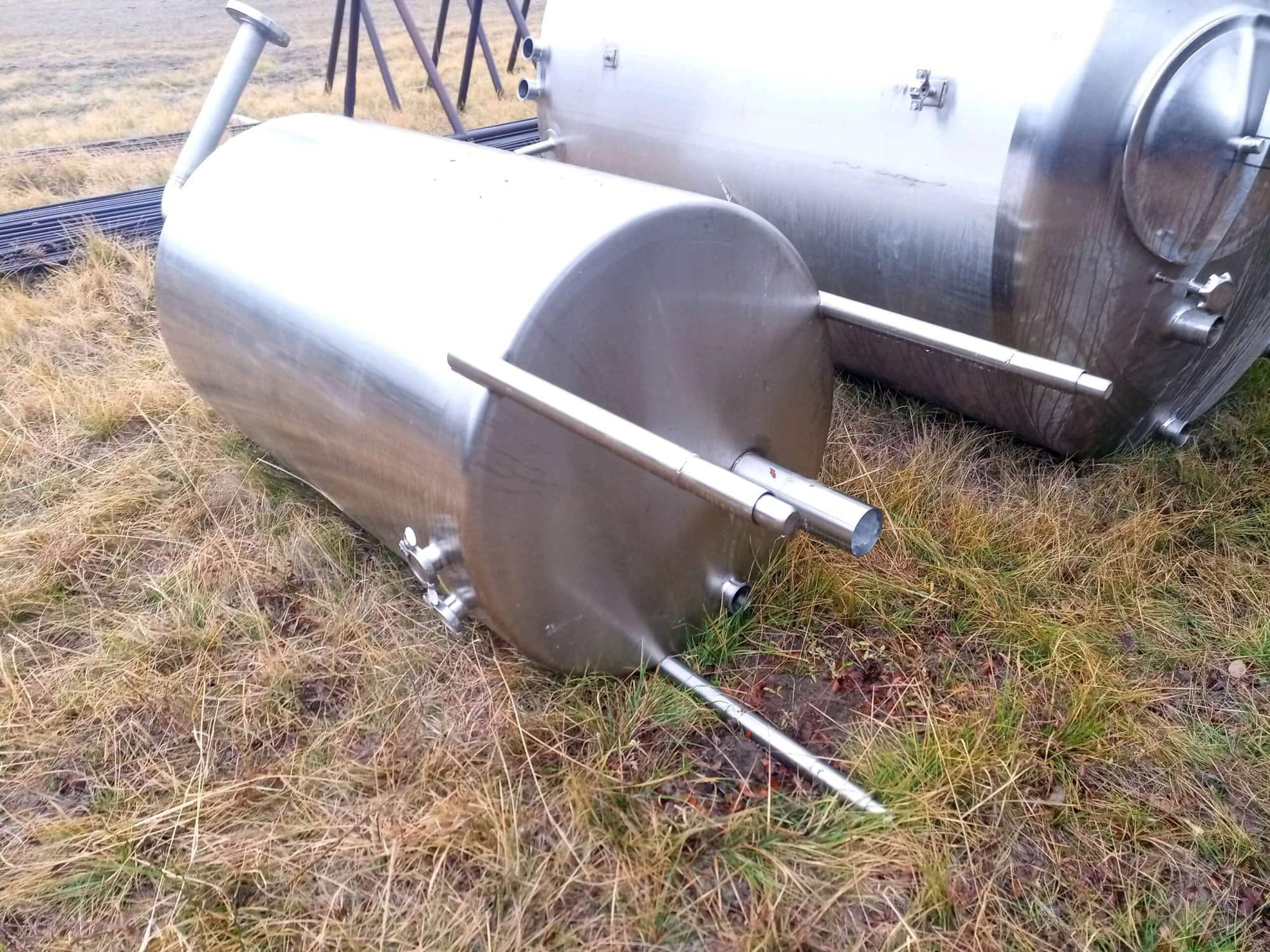 300 Gallon Vertical Stainless Steel Tank - Image 2