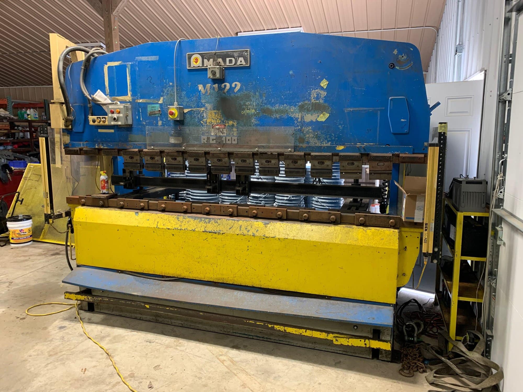 100 Ton x 10' Amada RG-100 CNC Press Brake, 1984 - NC-9EX Control - Image 4