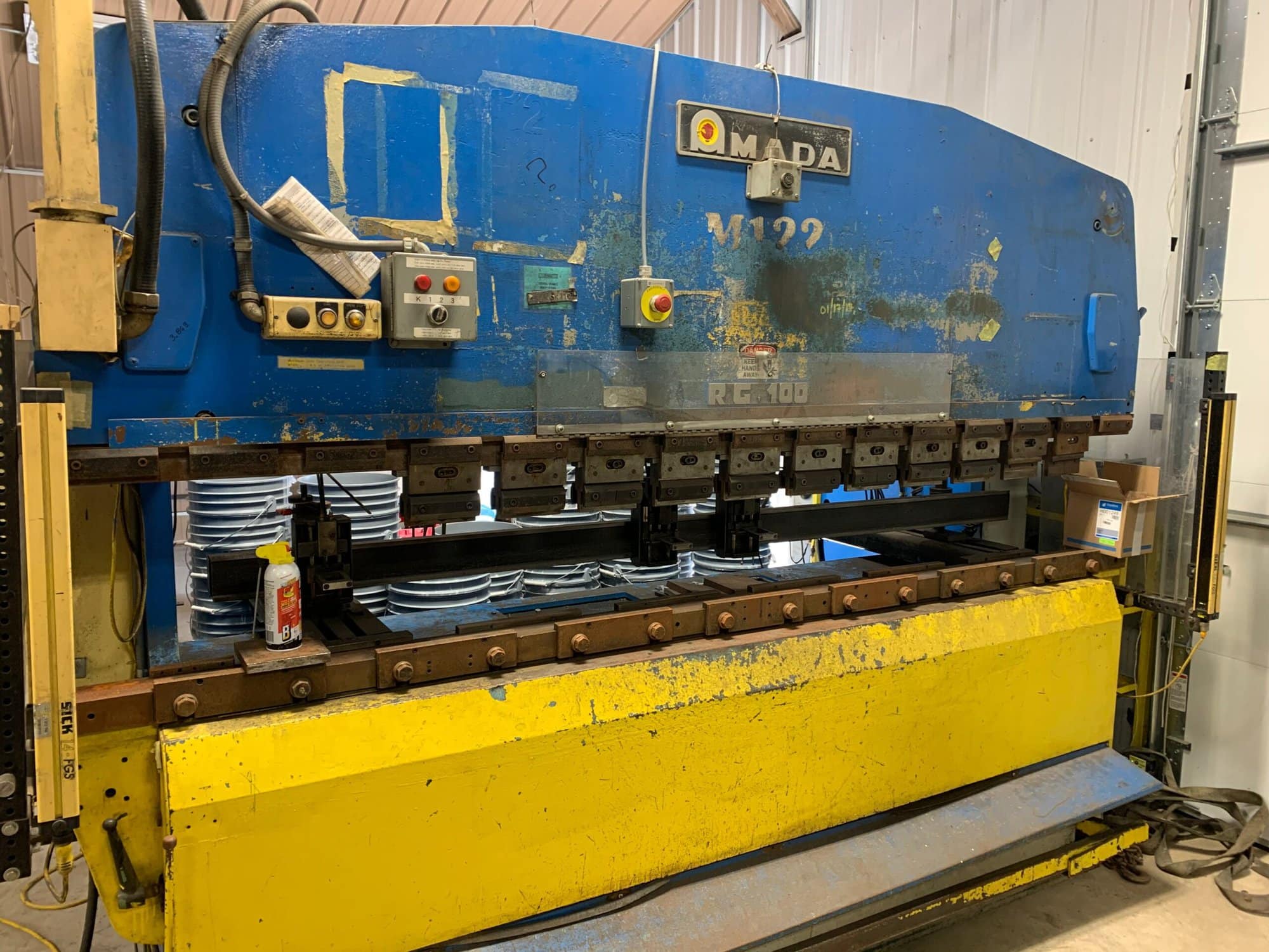 100 Ton x 10' Amada RG-100 CNC Press Brake, 1984 - NC-9EX Control - Image 3