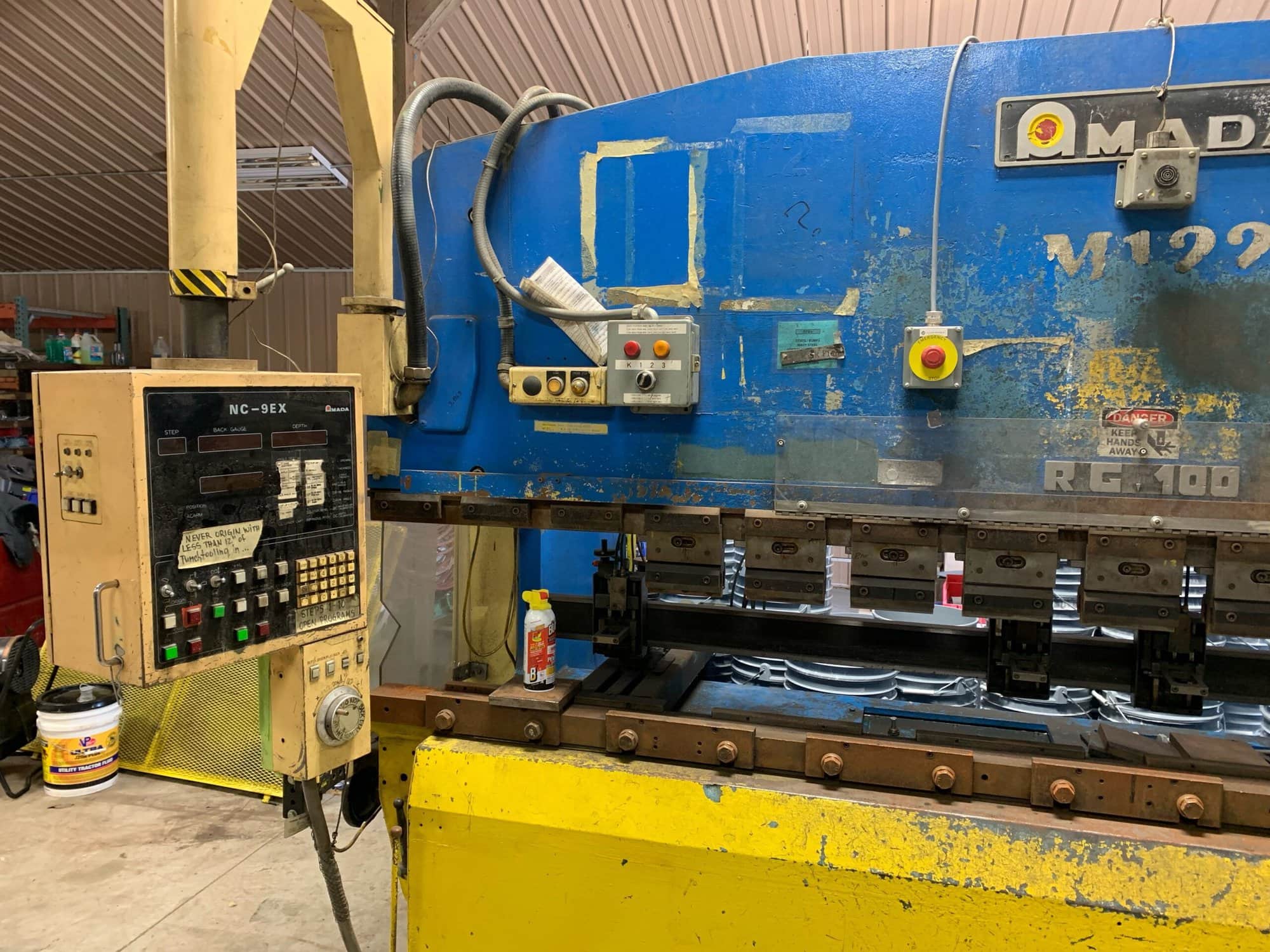 100 Ton x 10' Amada RG-100 CNC Press Brake, 1984 - NC-9EX Control - Image 5