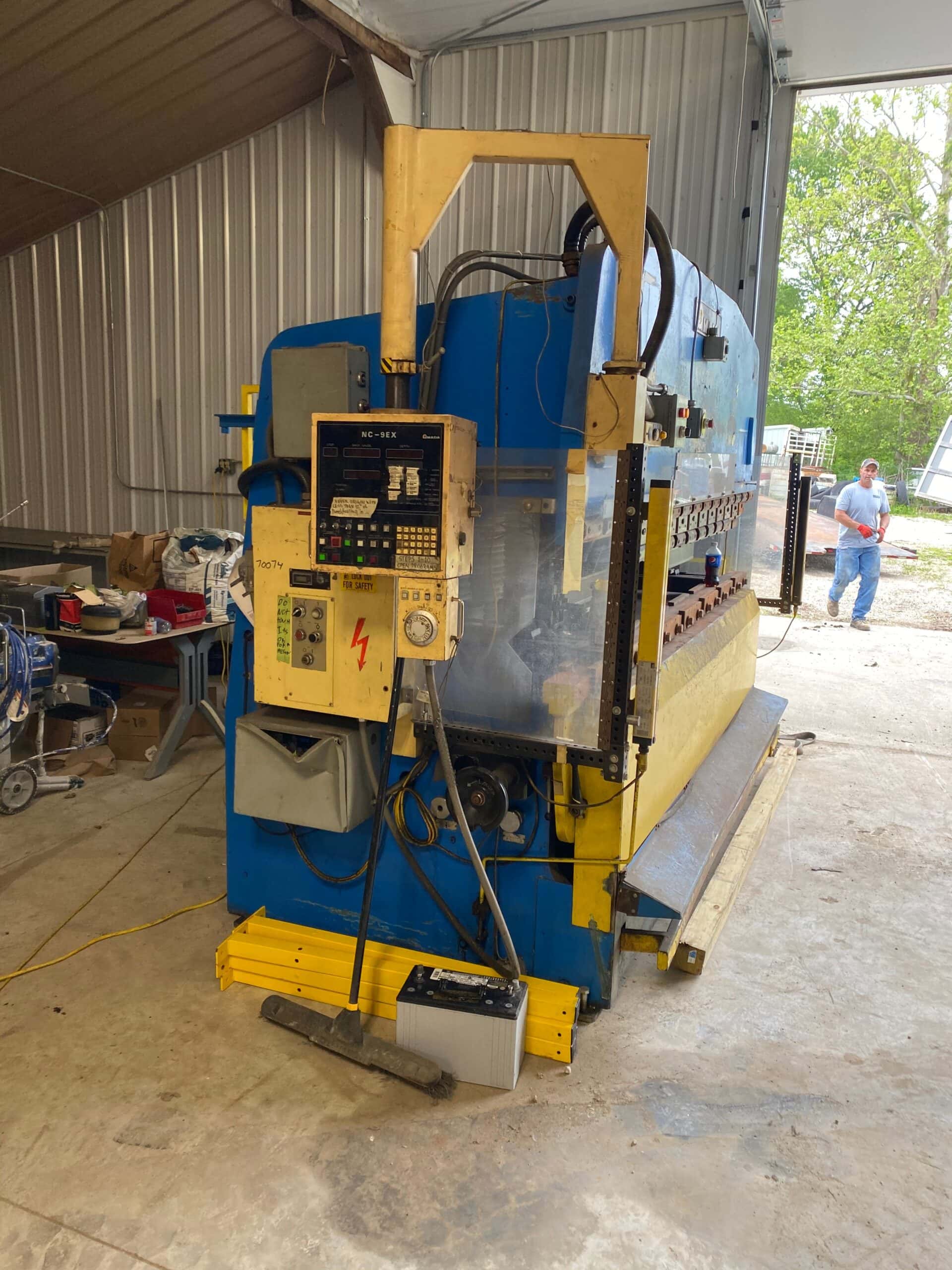 100 Ton x 10' Amada RG-100 CNC Press Brake, 1984 - NC-9EX Control - Image 7