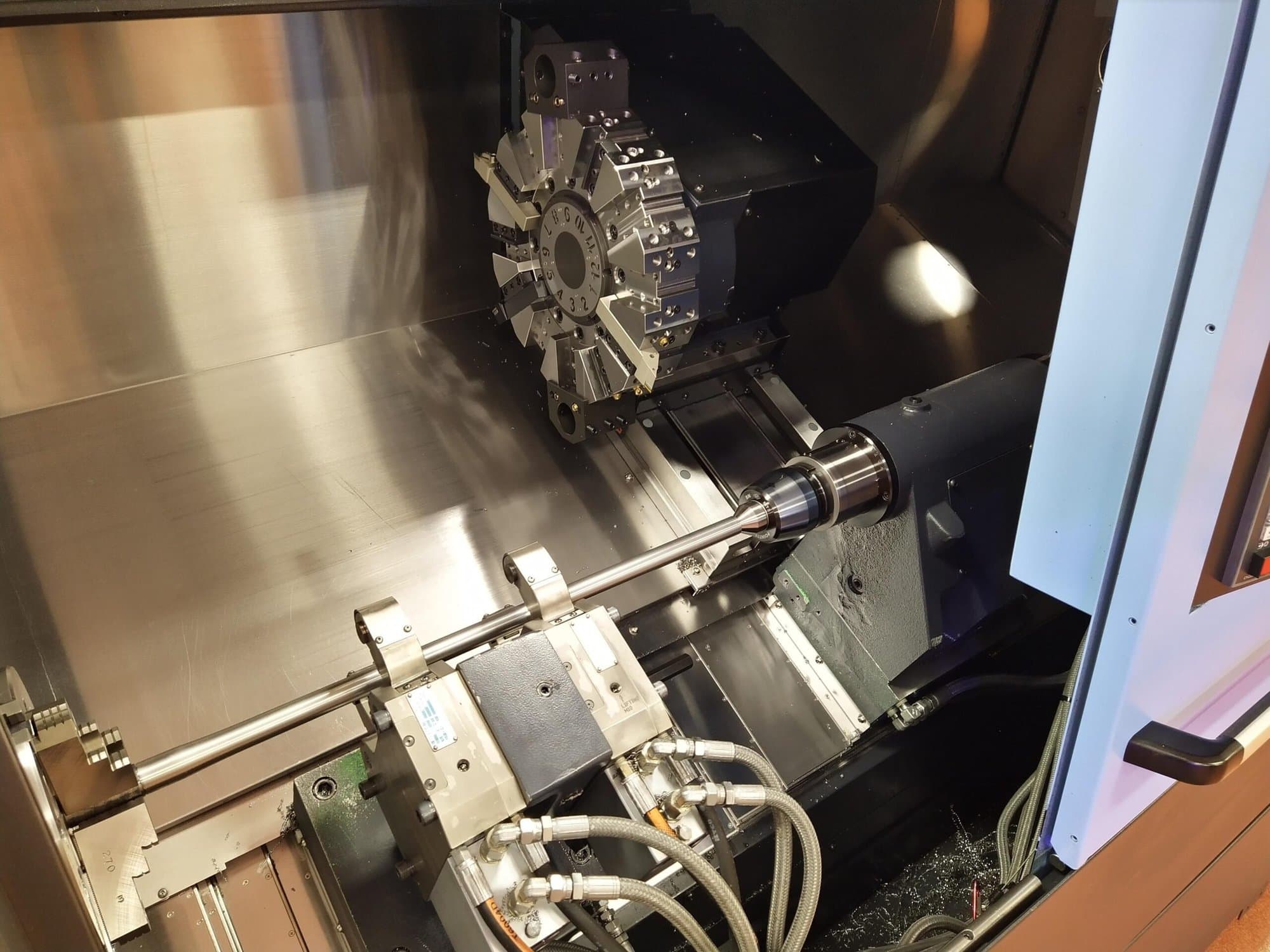 Doosan GT2600L CNC Lathe, 2018 - Programmable Tailstock, Tooling Included, Only 200 Hours! - Image 5