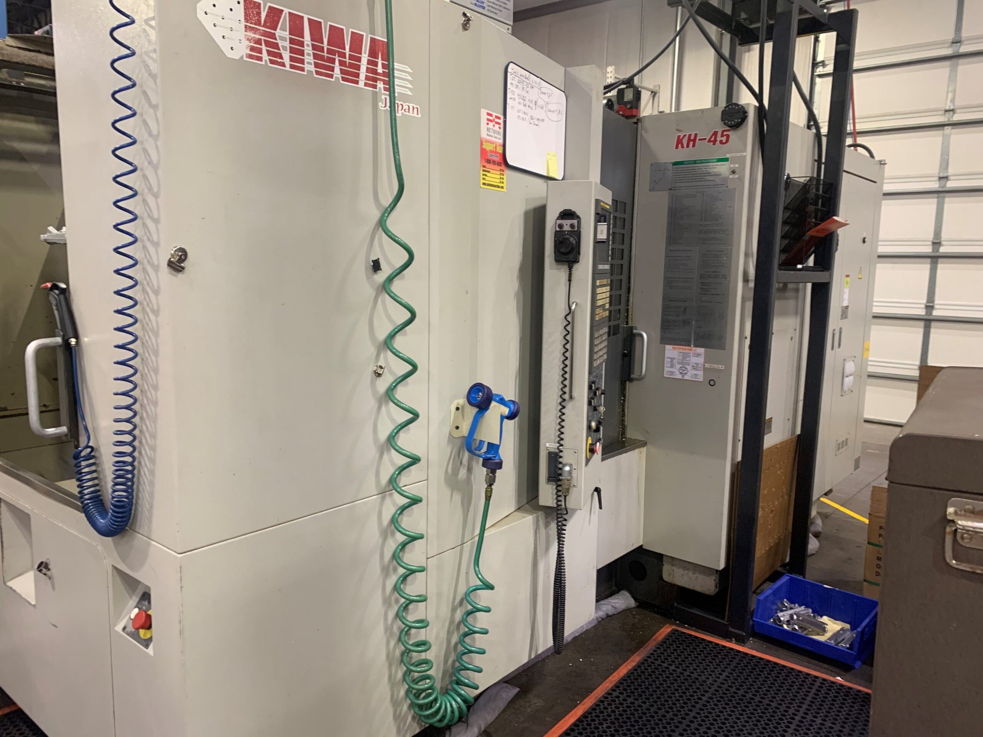Kiwa KH-45 HMC, 2007 -Dual Pallet, TSC, Tombstones,Chip Conveyor, Renishaw Probe