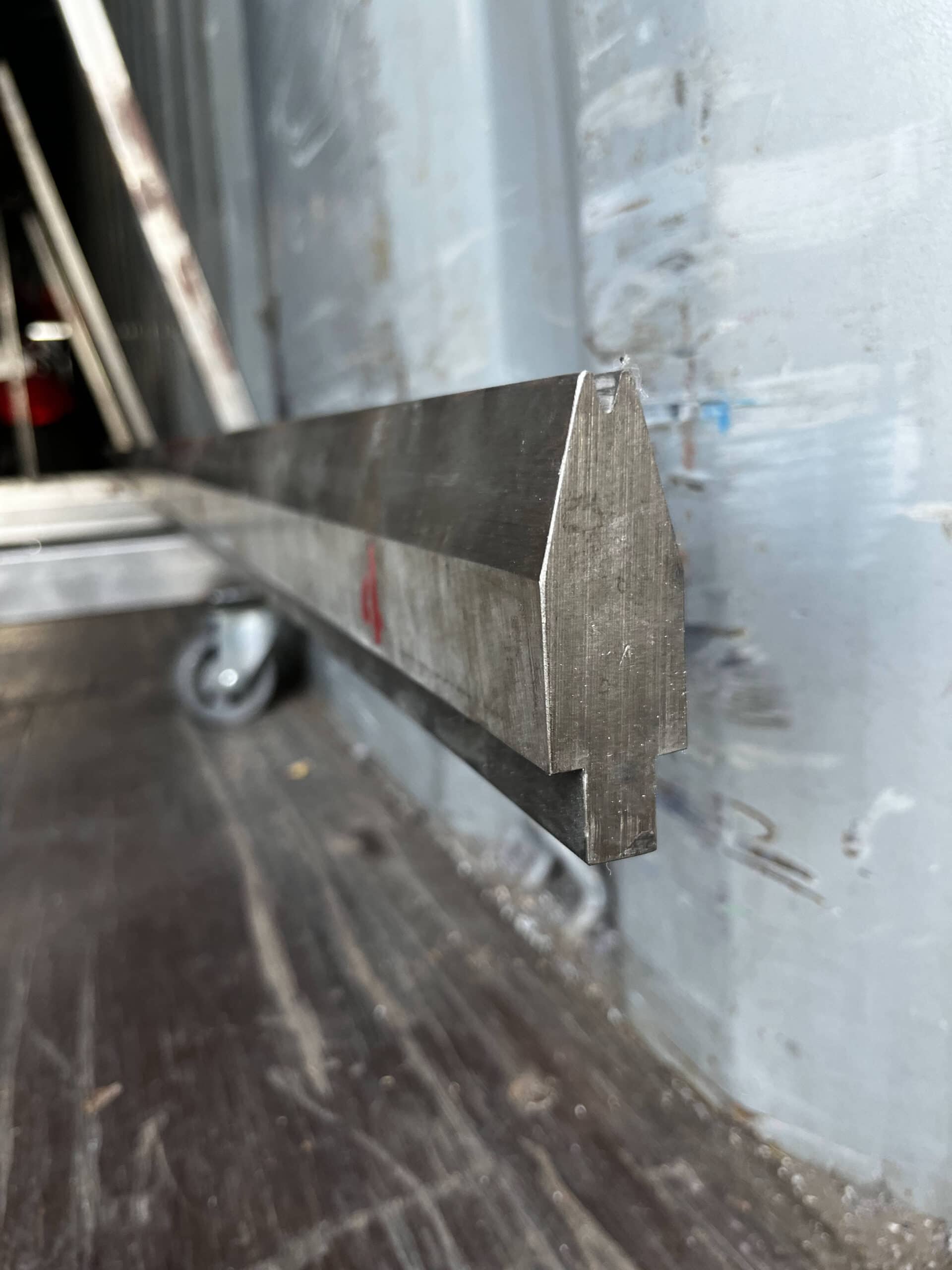 192 Ton x 12' Durma AD-R 37175 Press Brake, 2012 - Delem DA - 52 Control - 20K of Tooling Included - Image 10