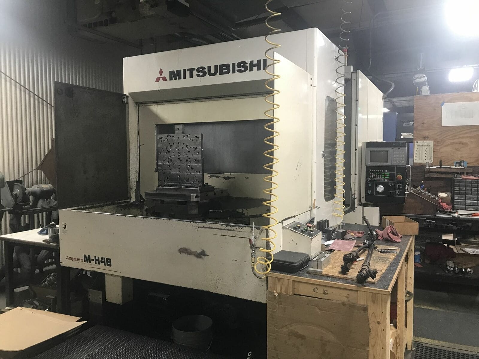 Mitsubishi M-H4B Horizontal Machining Center, 1996- 1 Degree Indexing, 40 ATC - Image 2