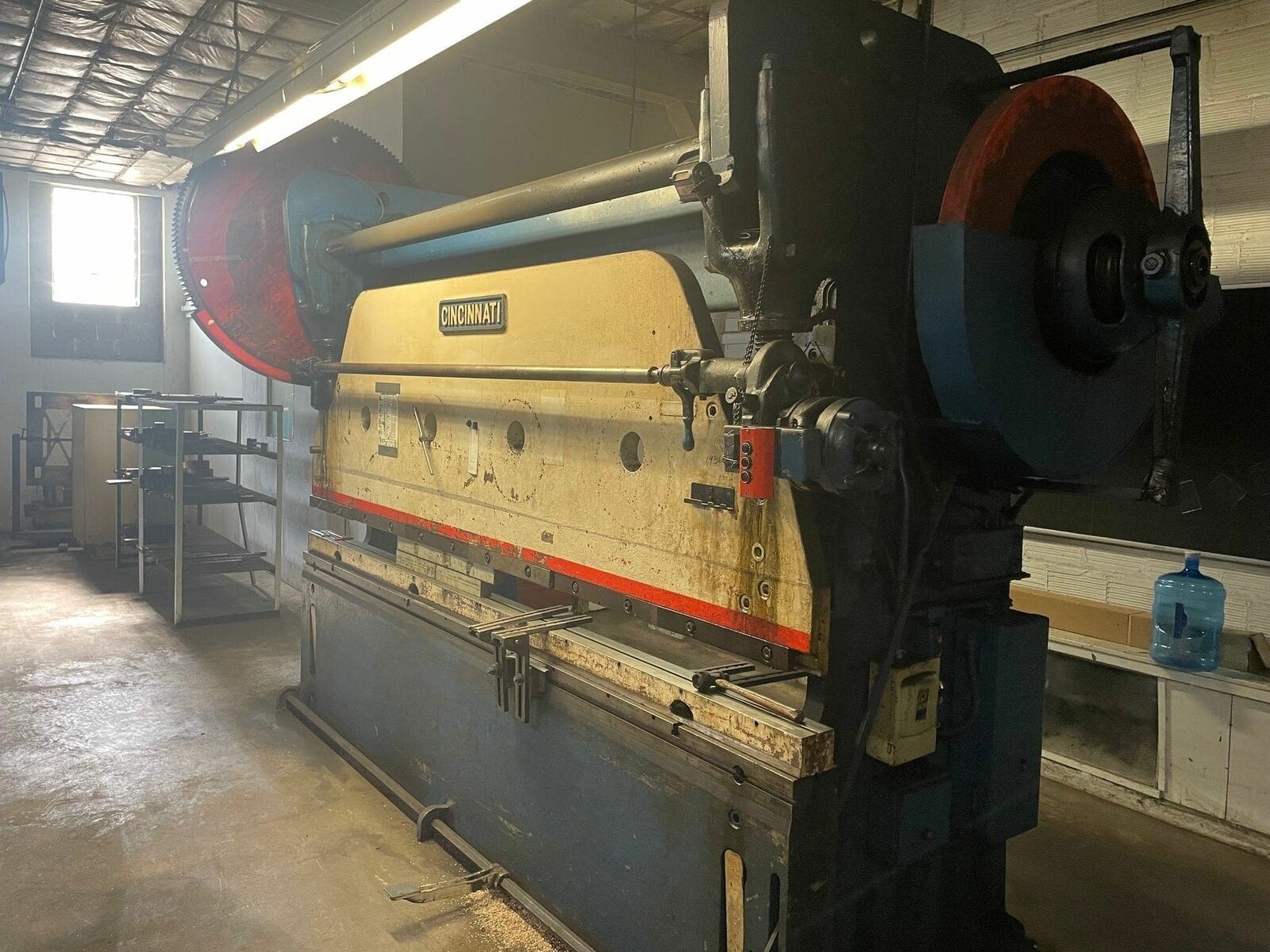 150 Ton x 10' Cincinnati Model 90 Press Brake - Under Power, Video